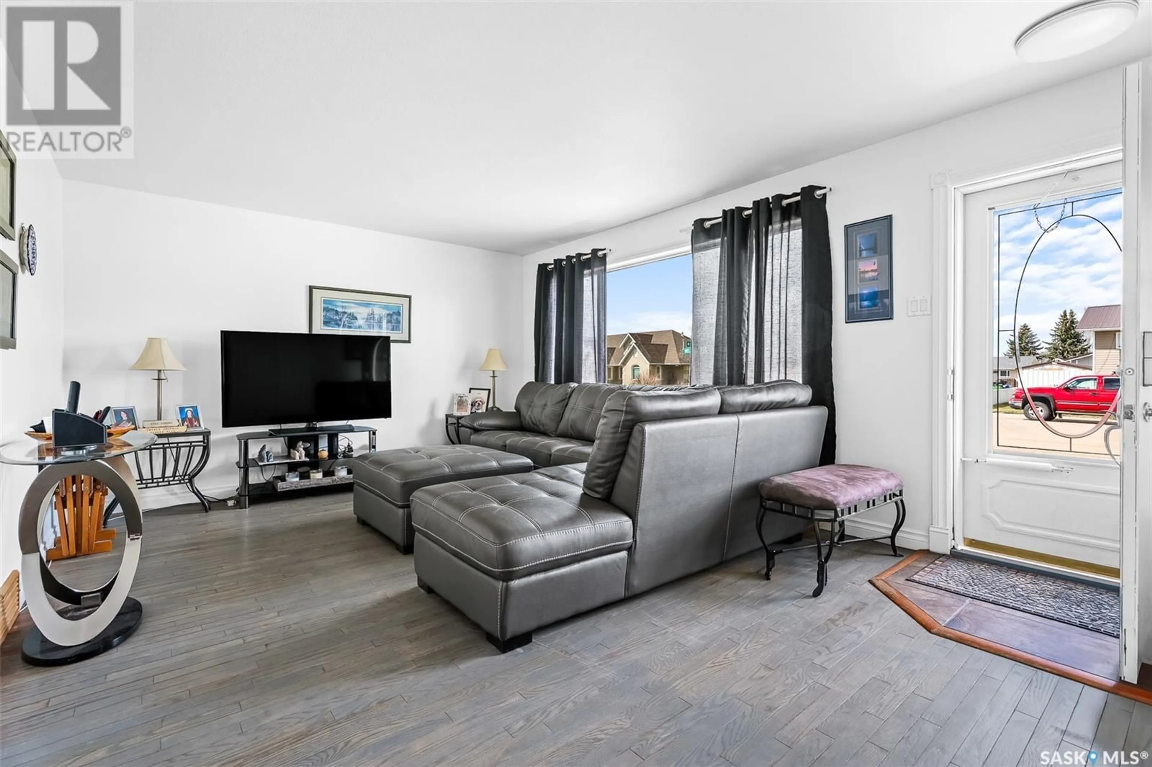 Living room with furniture, unknown for 25 WELLINGTON DRIVE, Moose Jaw Saskatchewan S6K1A2