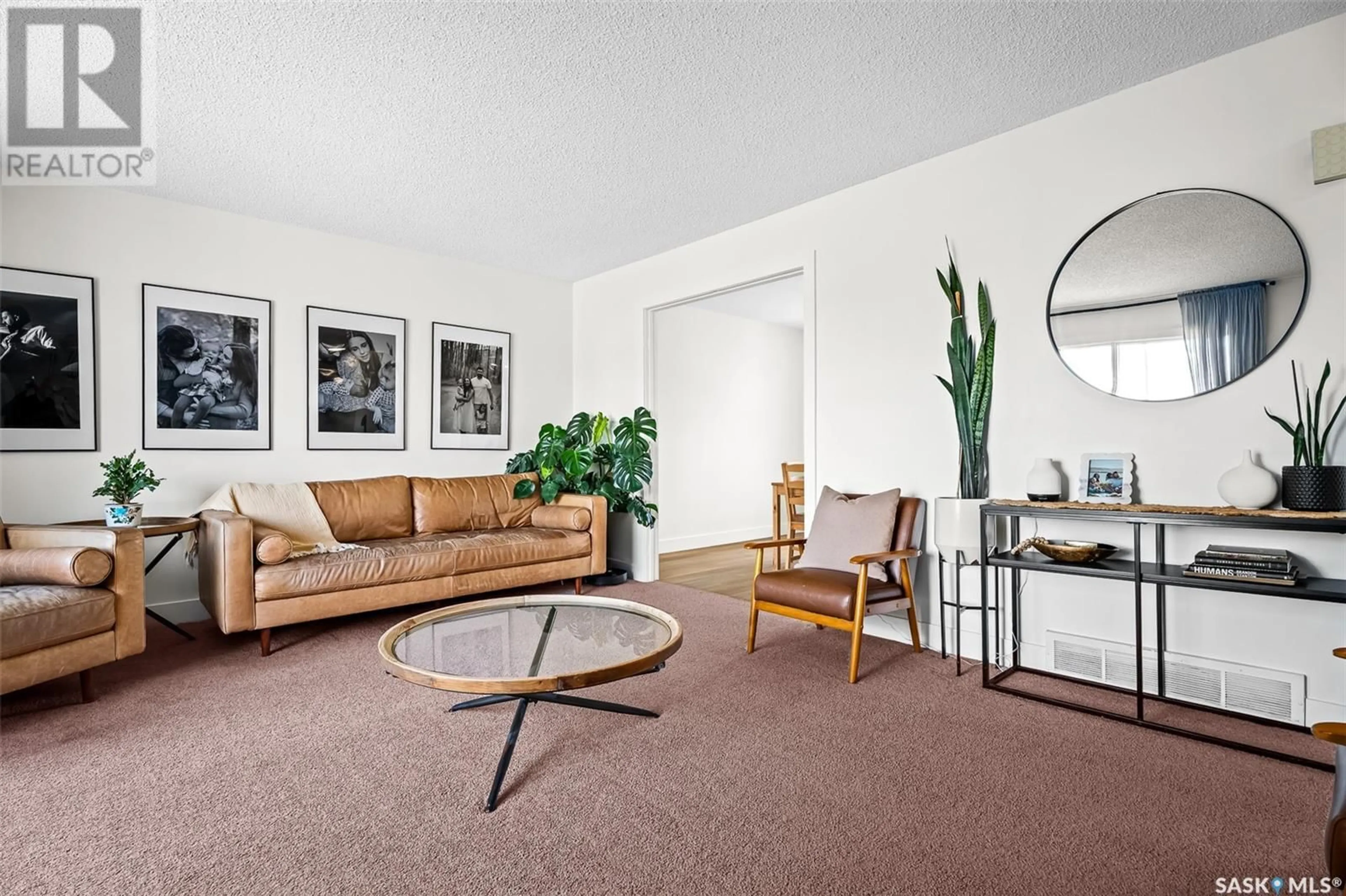 Living room with furniture, carpet floor for 1615 BOTTING BAY, Moose Jaw Saskatchewan S6H7S7