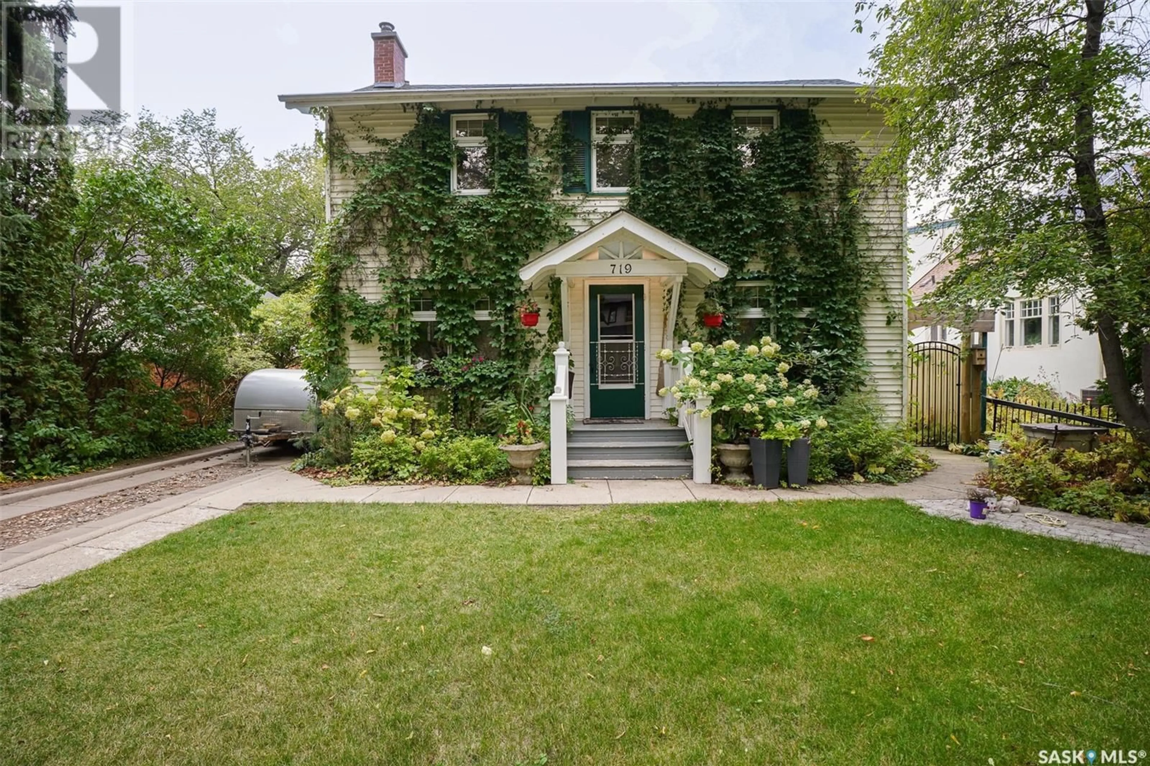 Home with brick exterior material, street for 719 9TH AVENUE, Saskatoon Saskatchewan S7K2Y8