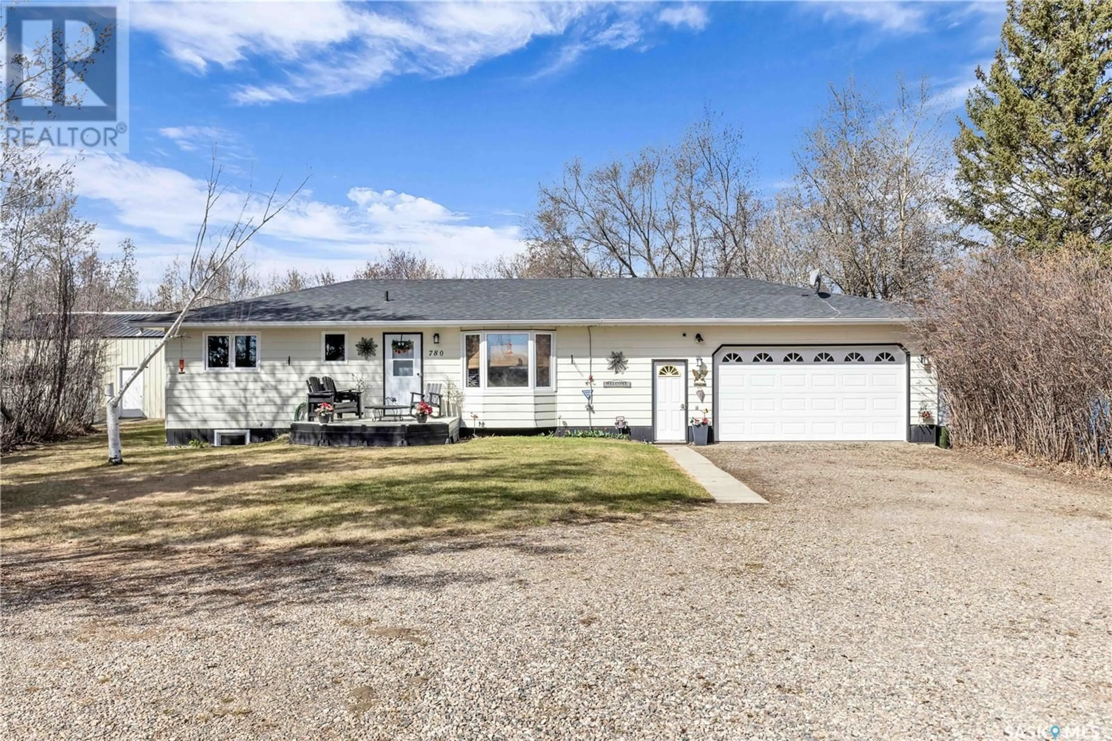 Home with vinyl exterior material, street for 780 BIRCH STREET, Meota Saskatchewan S0M1X0