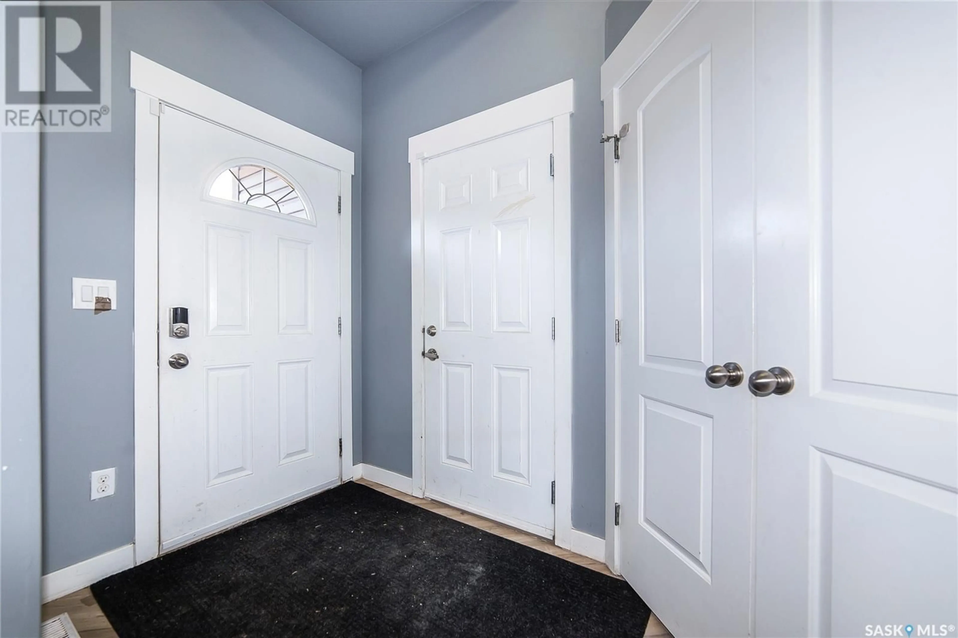 Indoor entryway for 3455 MCCLOCKLIN ROAD, Saskatoon Saskatchewan S7R0C2