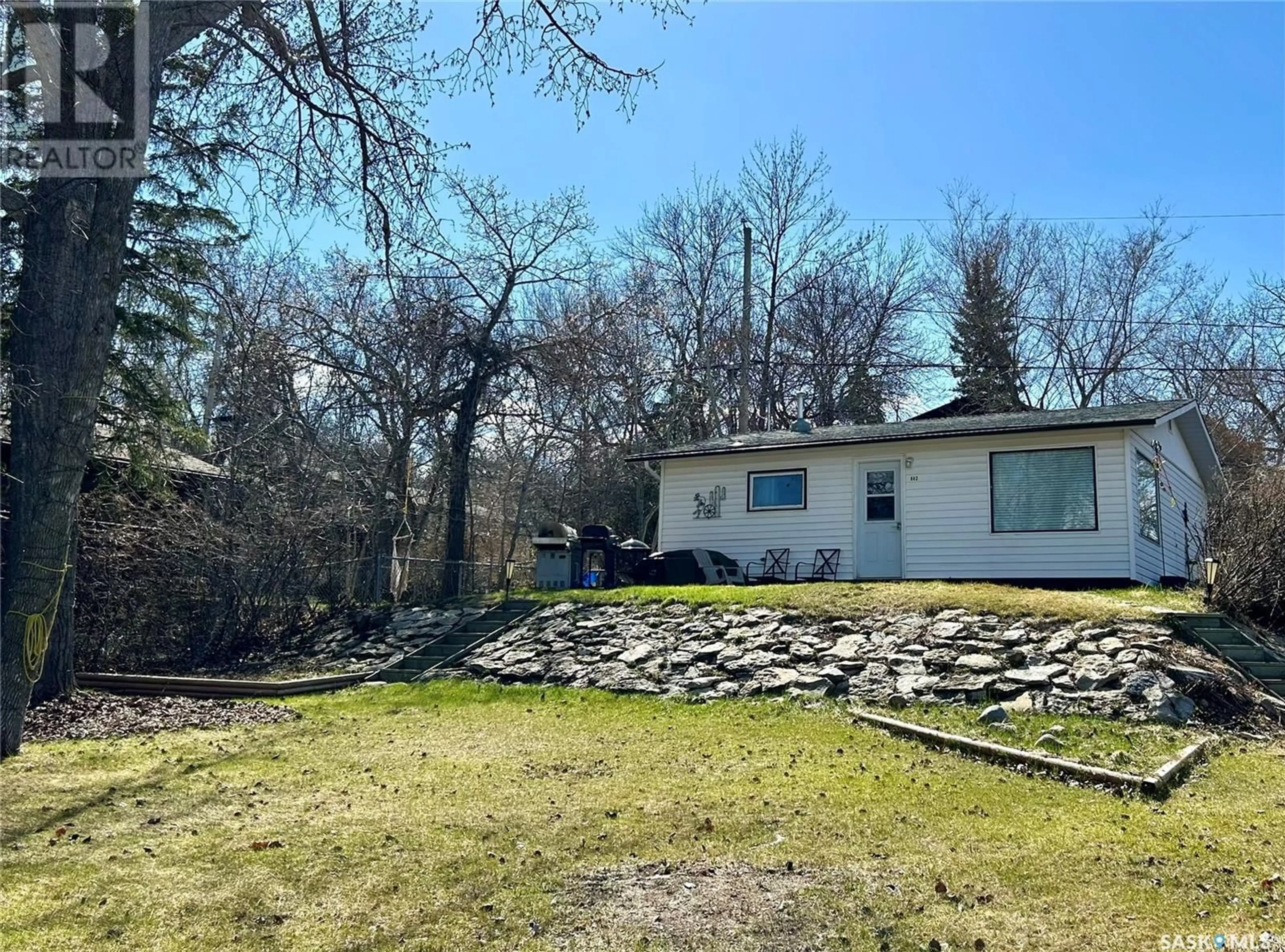 A pic from outside/outdoor area/front of a property/back of a property/a pic from drone, unknown for 602 16TH STREET, Regina Beach Saskatchewan S0G4C0