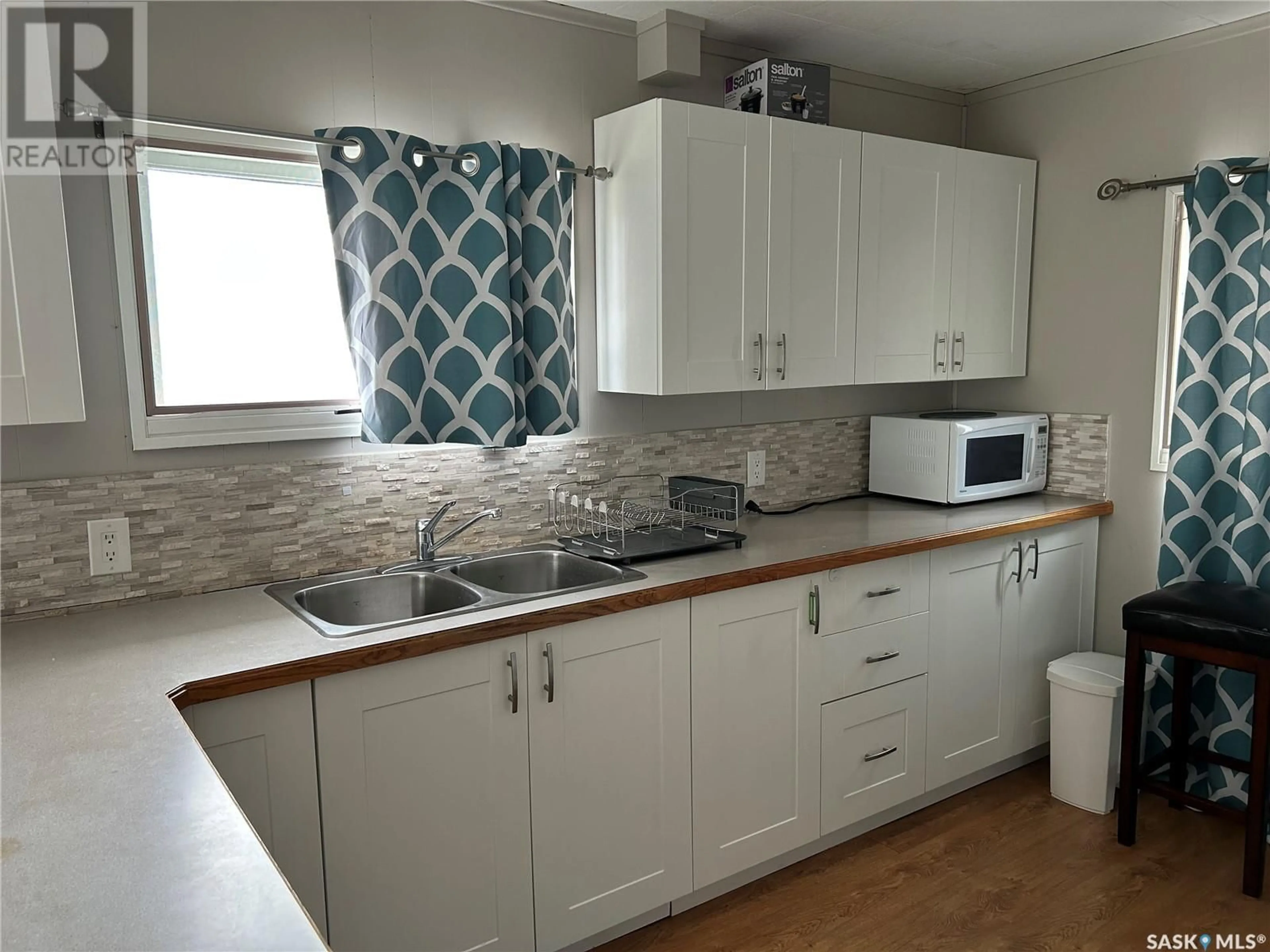 Standard kitchen, unknown for 602 16TH STREET, Regina Beach Saskatchewan S0G4C0