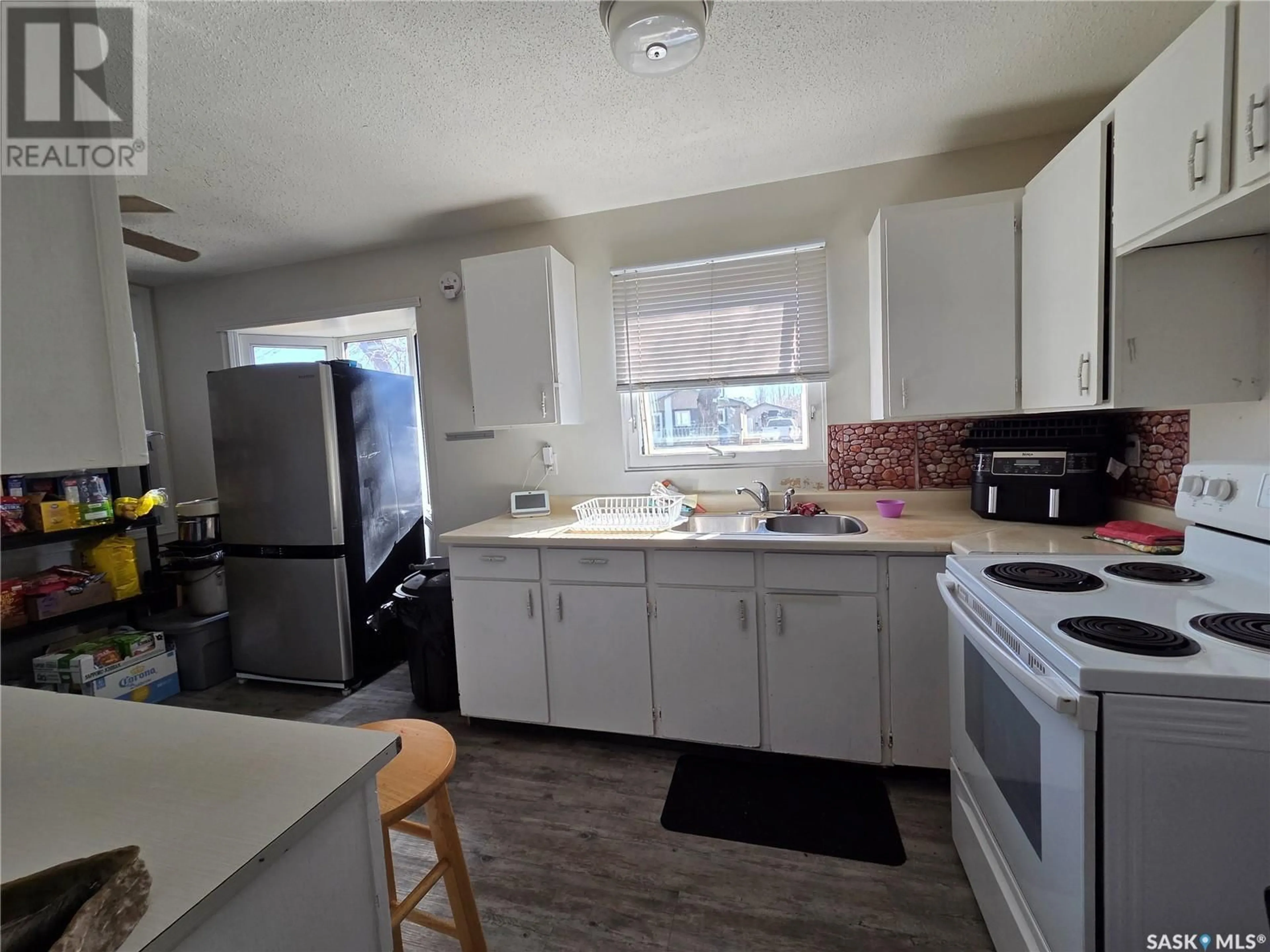 Standard kitchen, unknown for 10107 BORDEN CRESCENT, North Battleford Saskatchewan S9A2Z8