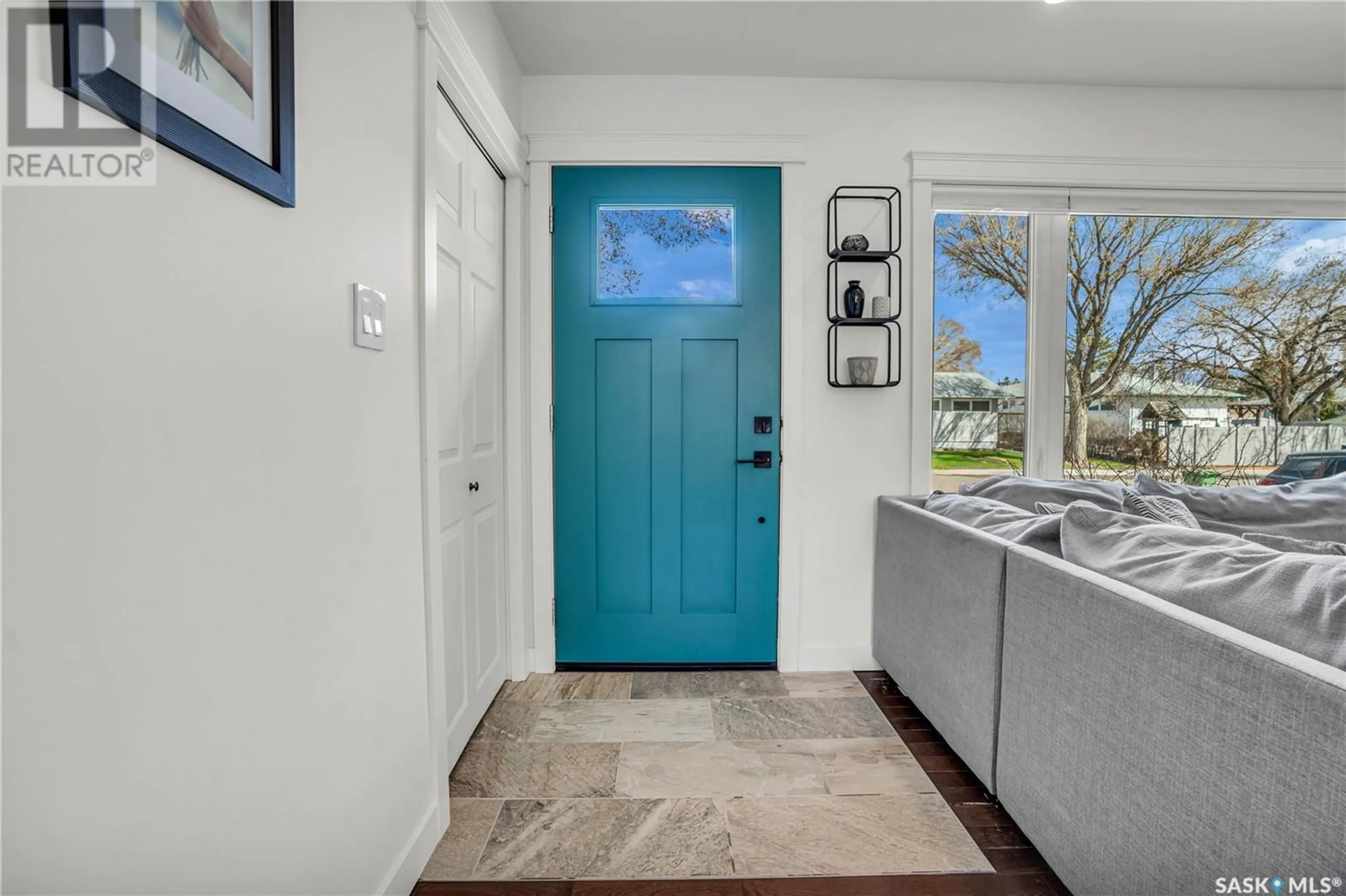 Indoor entryway for 30 ARMOUR STREET, Regina Saskatchewan S4R4G3