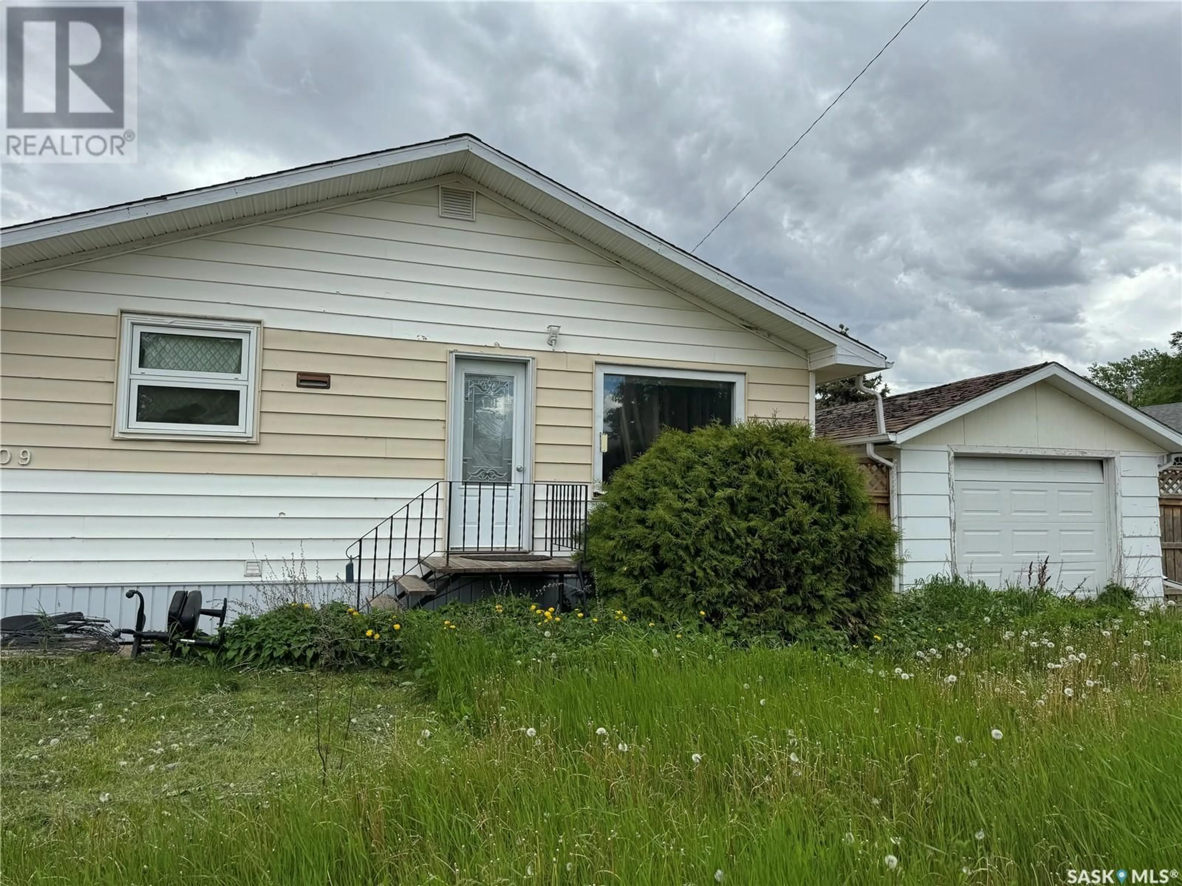 Unknown for 509 5TH AVENUE, Assiniboia Saskatchewan S0H0B0