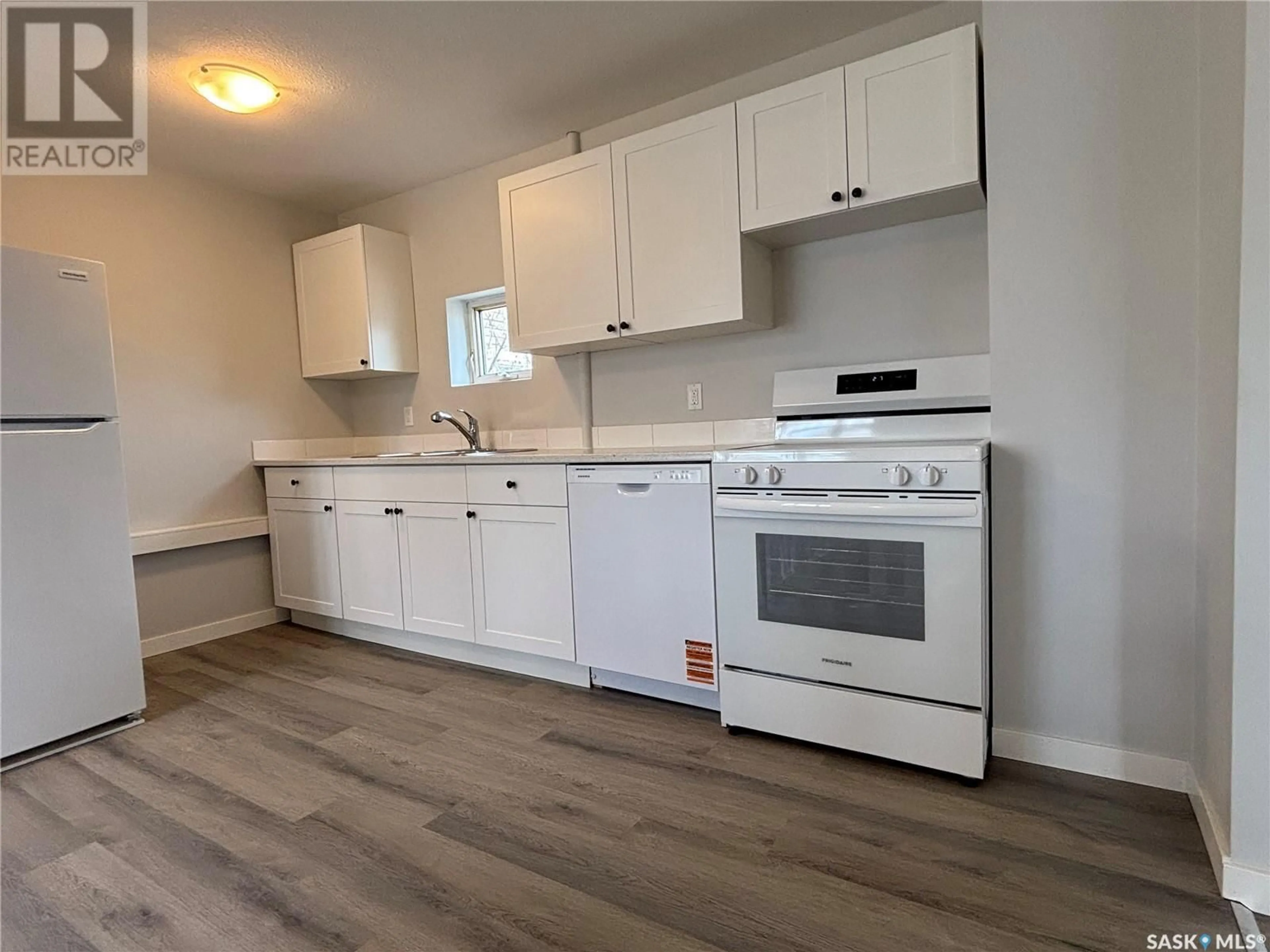 Standard kitchen, wood/laminate floor for 1636 C AVENUE, Saskatoon Saskatchewan S7L1L5