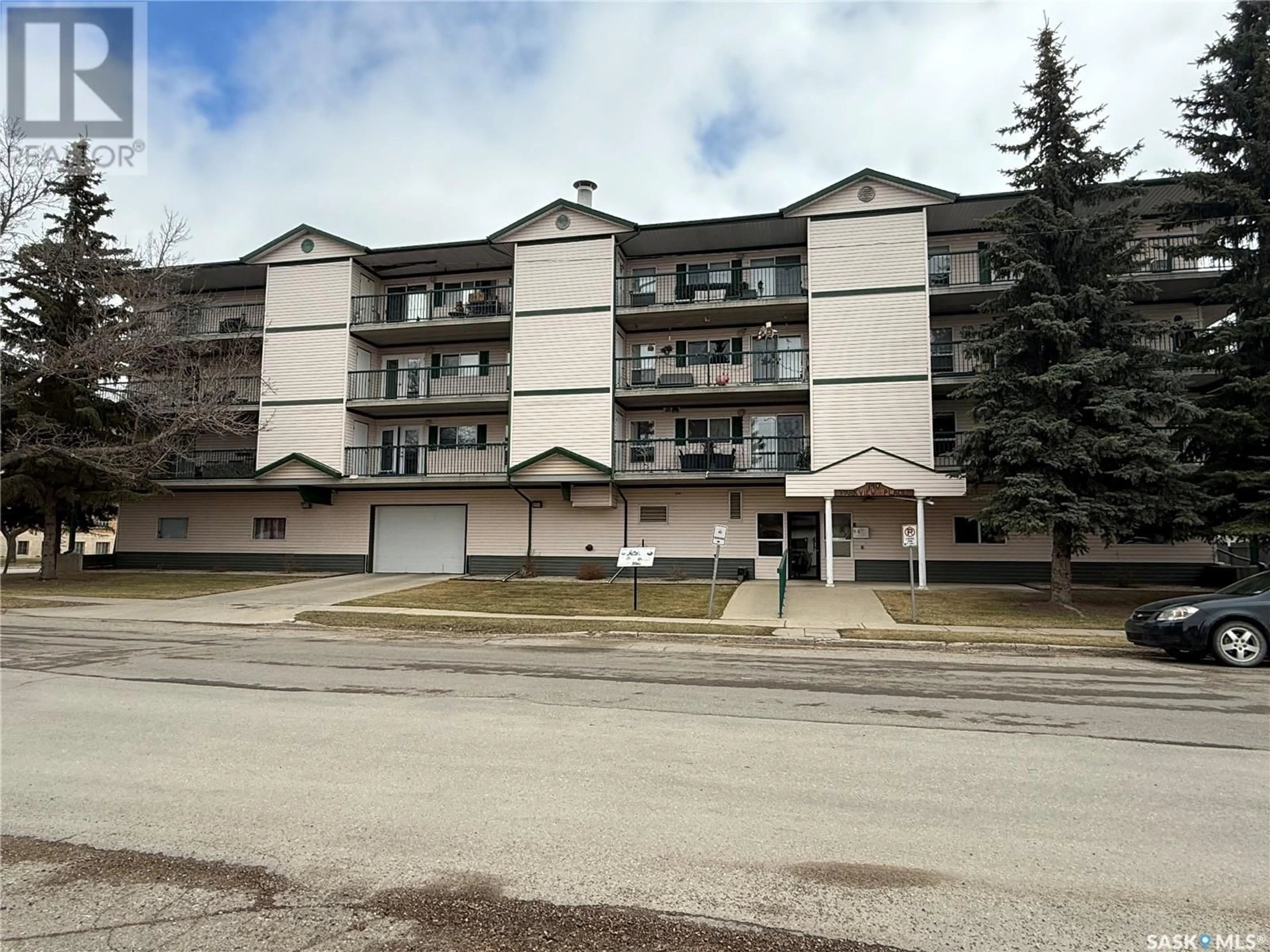 A pic from outside/outdoor area/front of a property/back of a property/a pic from drone, building for 305 740 9TH STREET, Humboldt Saskatchewan S0K2A0