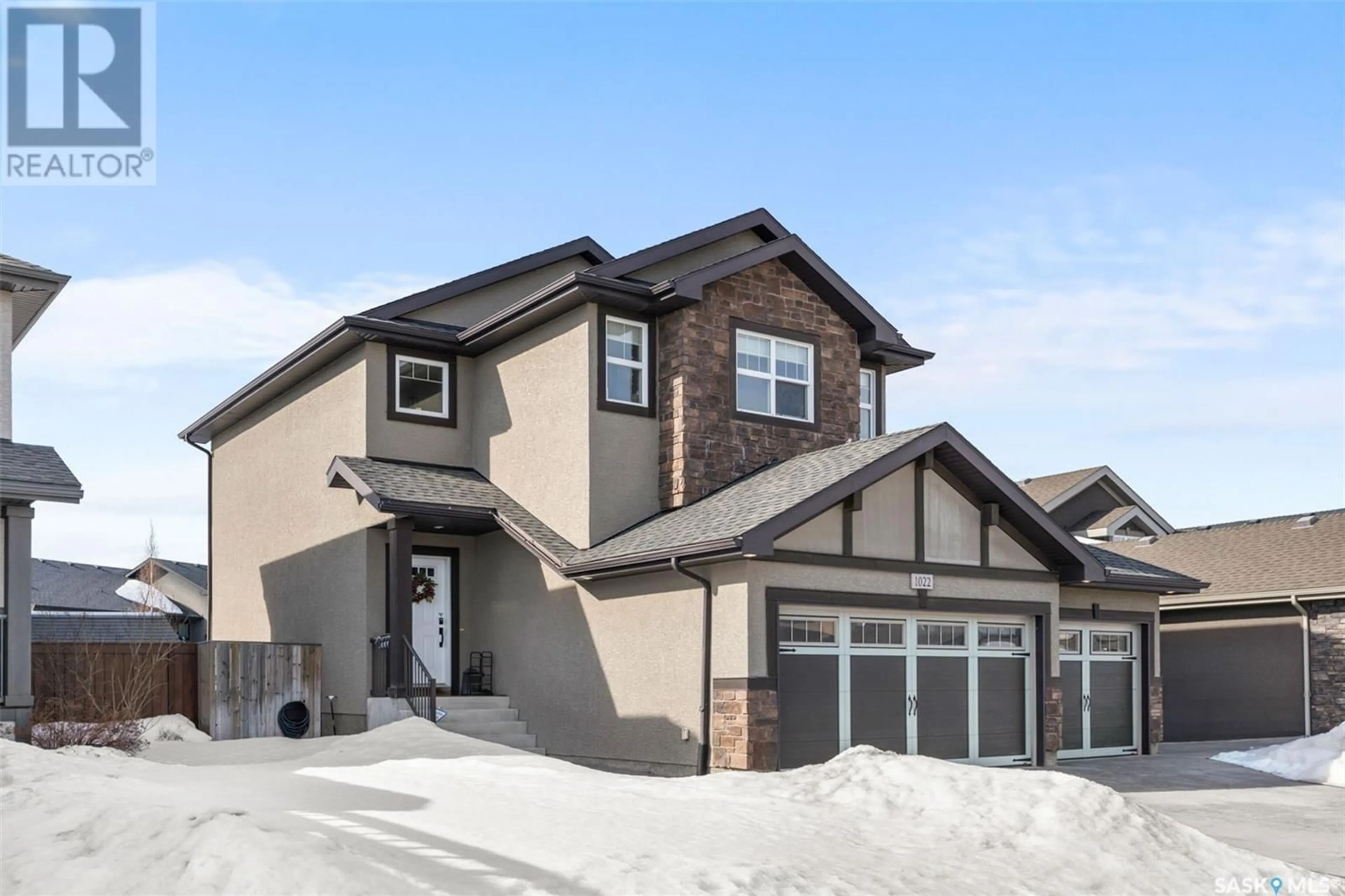 Home with vinyl exterior material, street for 1022 HUNTER ROAD, Saskatoon Saskatchewan S7T0R2