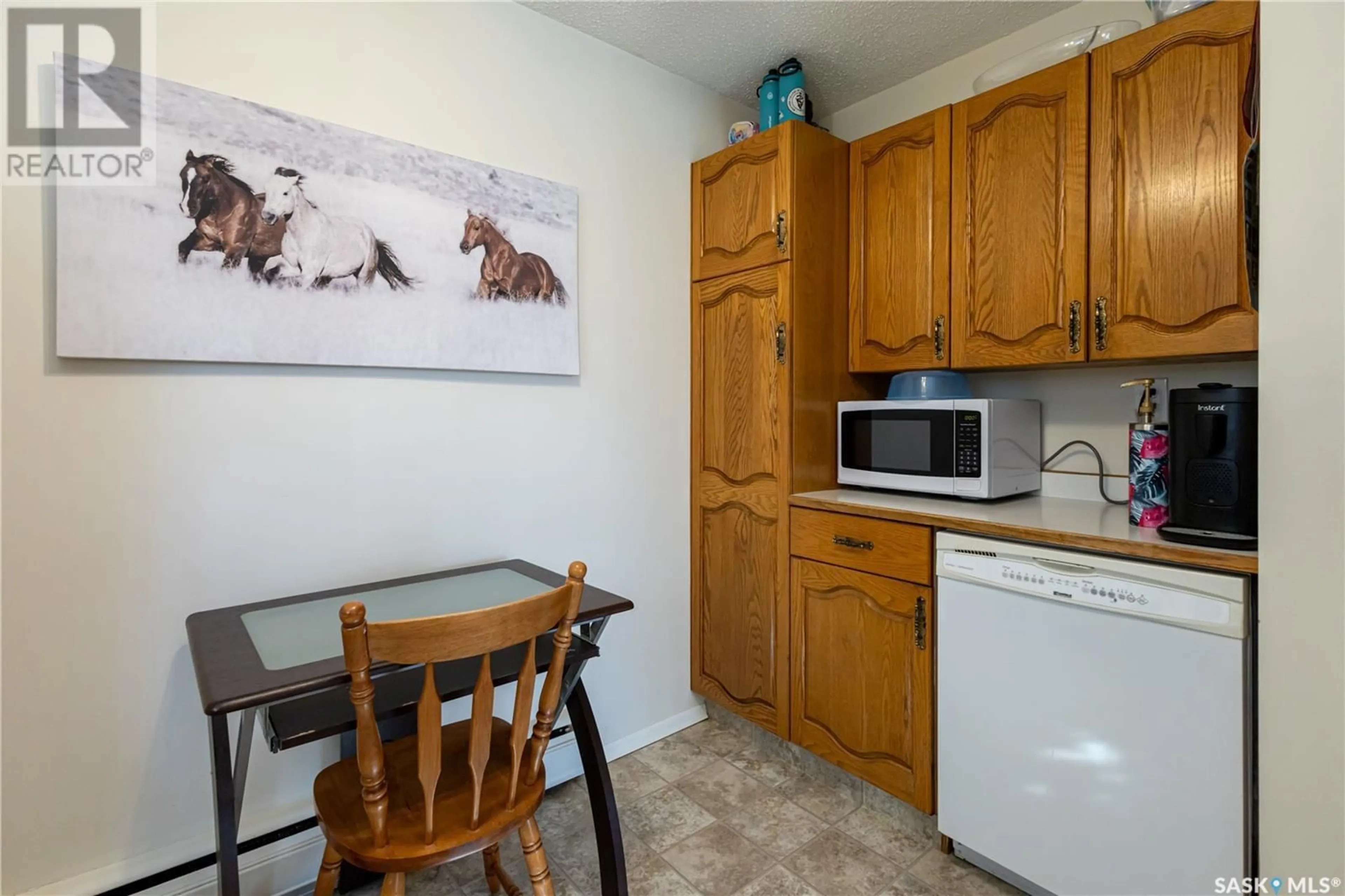 Standard kitchen, unknown for 1617 THOMPSON AVENUE, Saskatoon Saskatchewan S7N1Y2