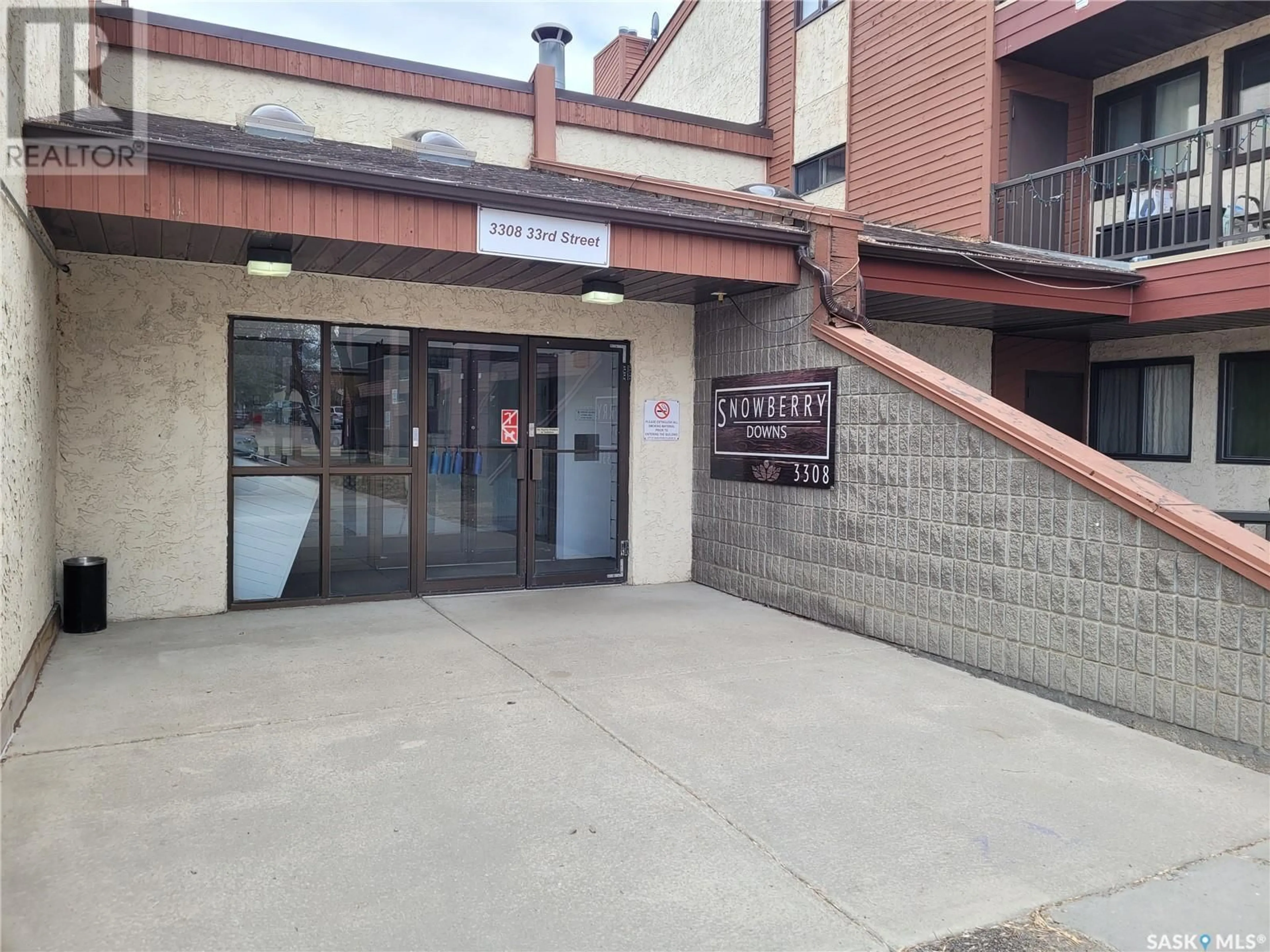 Indoor foyer for 305 - 3308 33RD STREET, Saskatoon Saskatchewan S7L6S6
