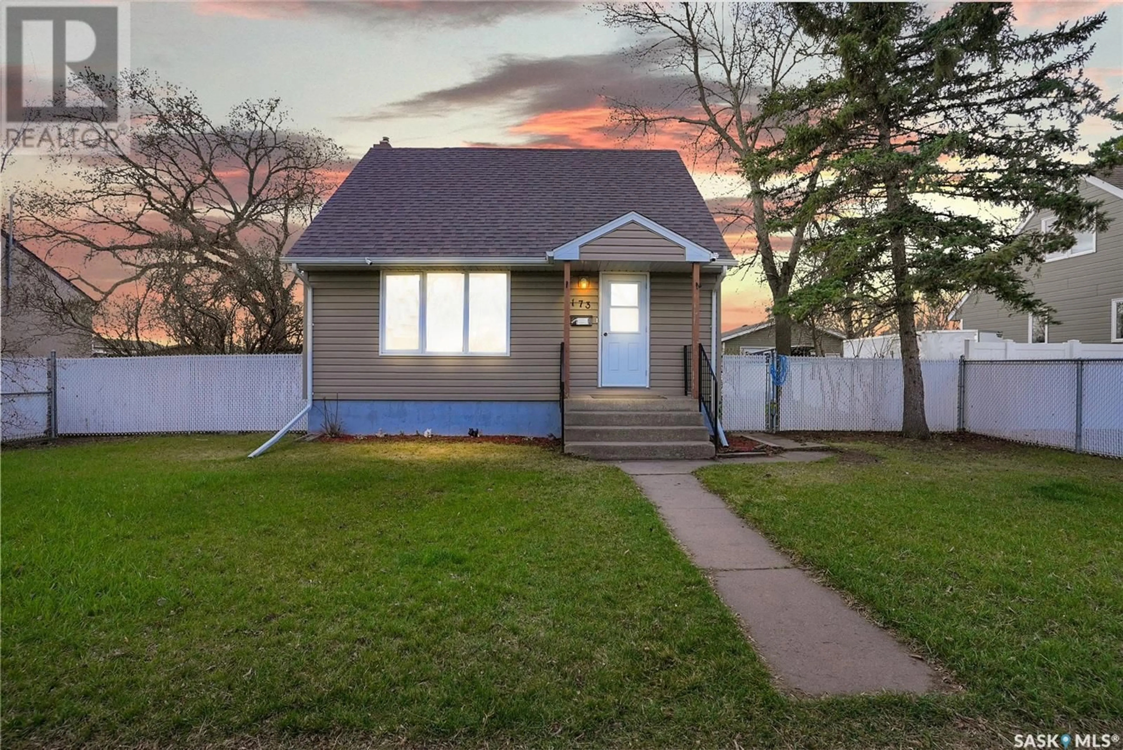 Home with vinyl exterior material, street for 173 COTEAU STREET, Moose Jaw Saskatchewan S6H4T6