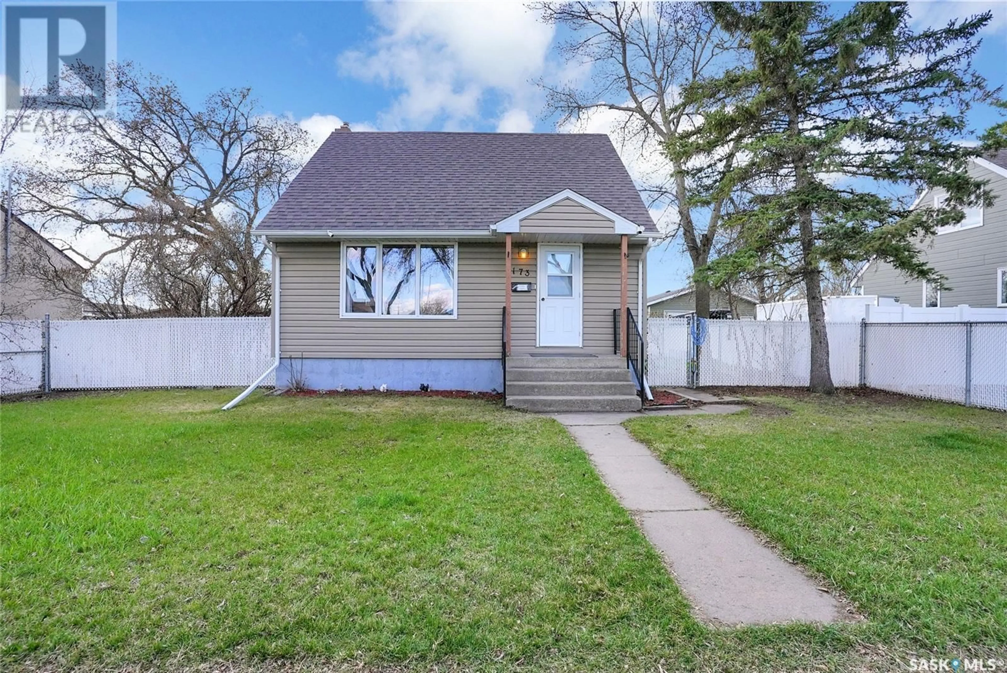 Home with vinyl exterior material, street for 173 COTEAU STREET, Moose Jaw Saskatchewan S6H4T6