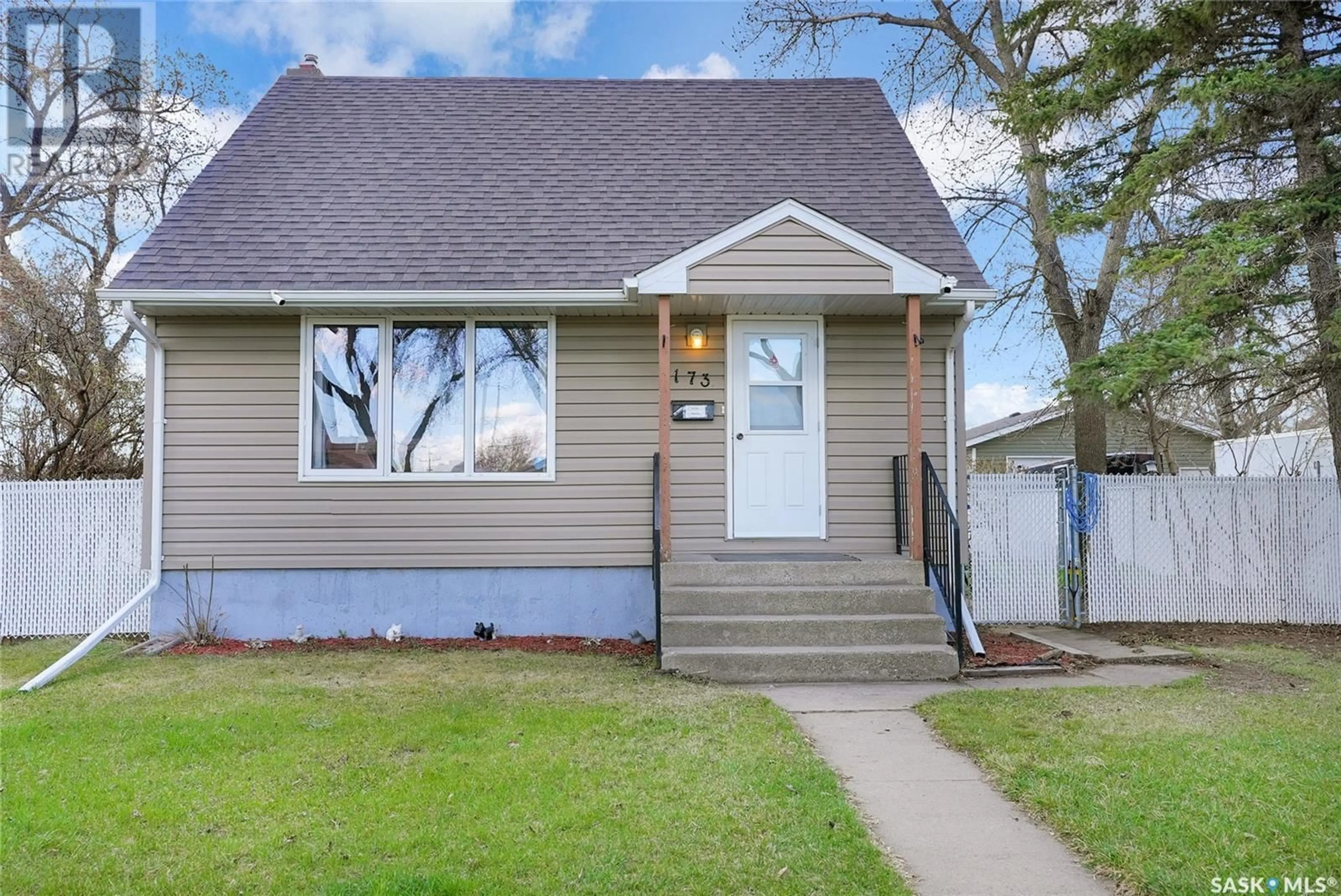 Home with vinyl exterior material, street for 173 COTEAU STREET, Moose Jaw Saskatchewan S6H4T6