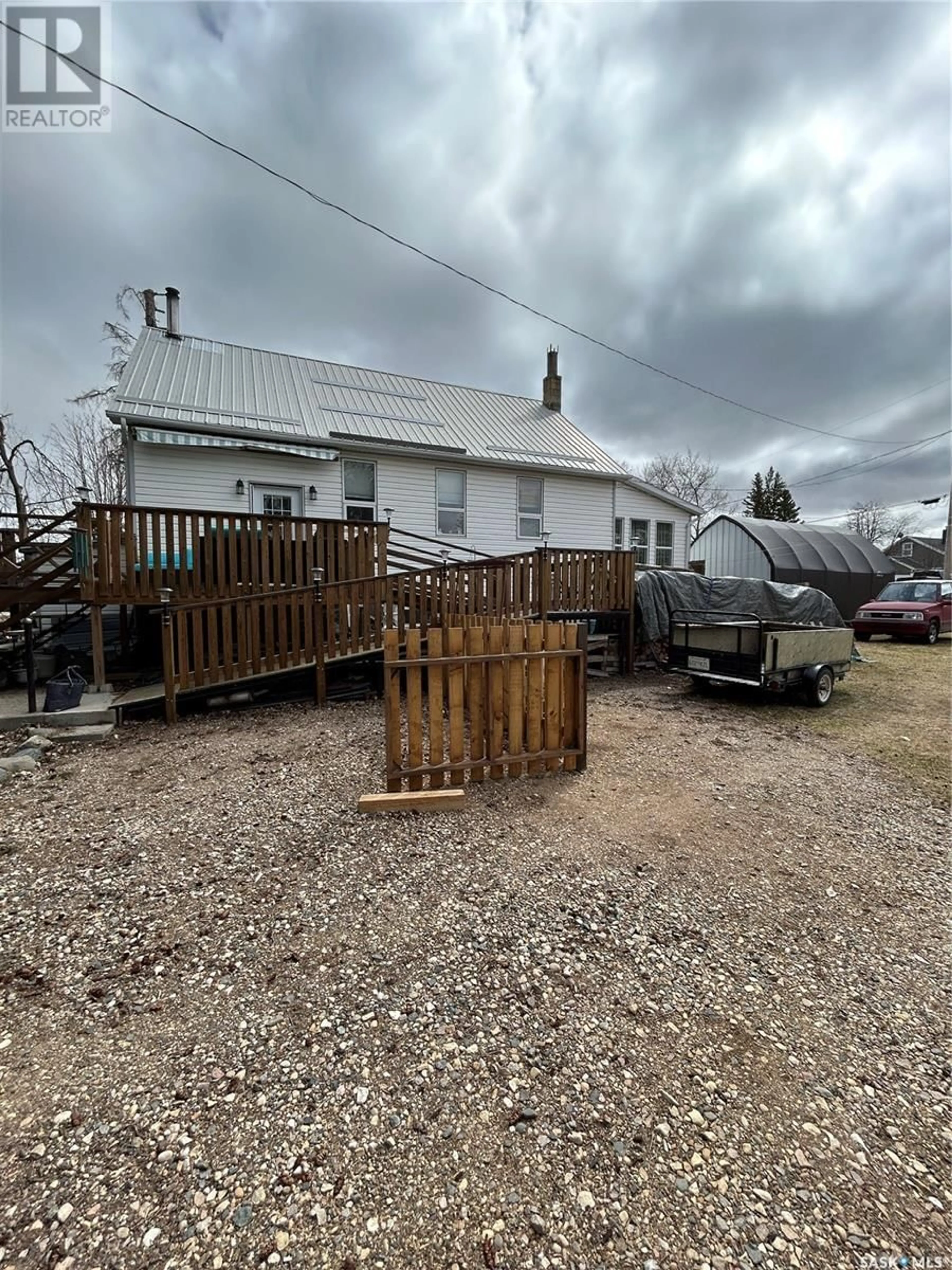 A pic from outside/outdoor area/front of a property/back of a property/a pic from drone, building for 107 2ND AVENUE AVE, Lintlaw Saskatchewan S0A2H0