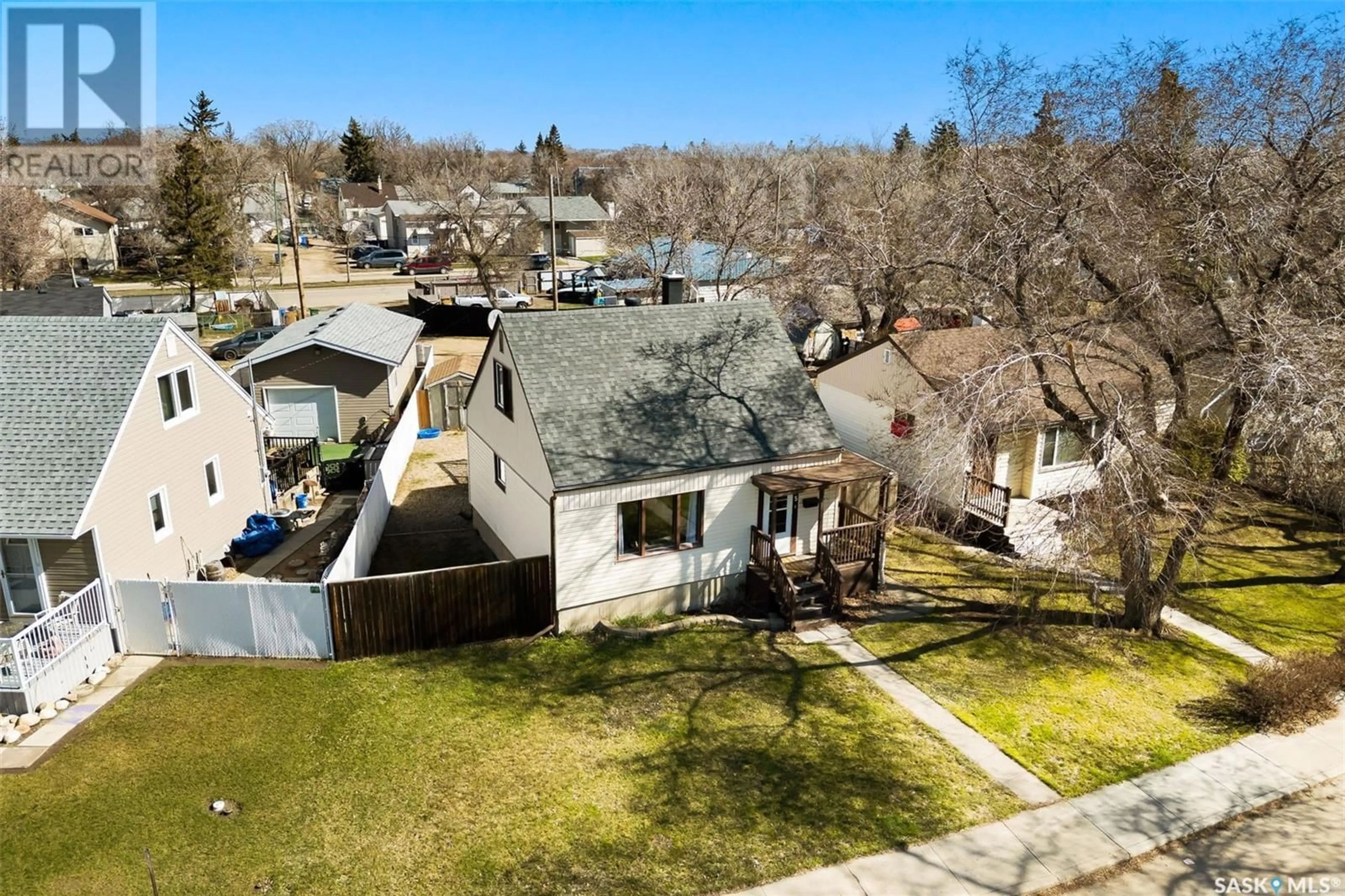 A pic from outside/outdoor area/front of a property/back of a property/a pic from drone, street for 45 ELIZABETH CRESCENT, Regina Saskatchewan S4T5W3