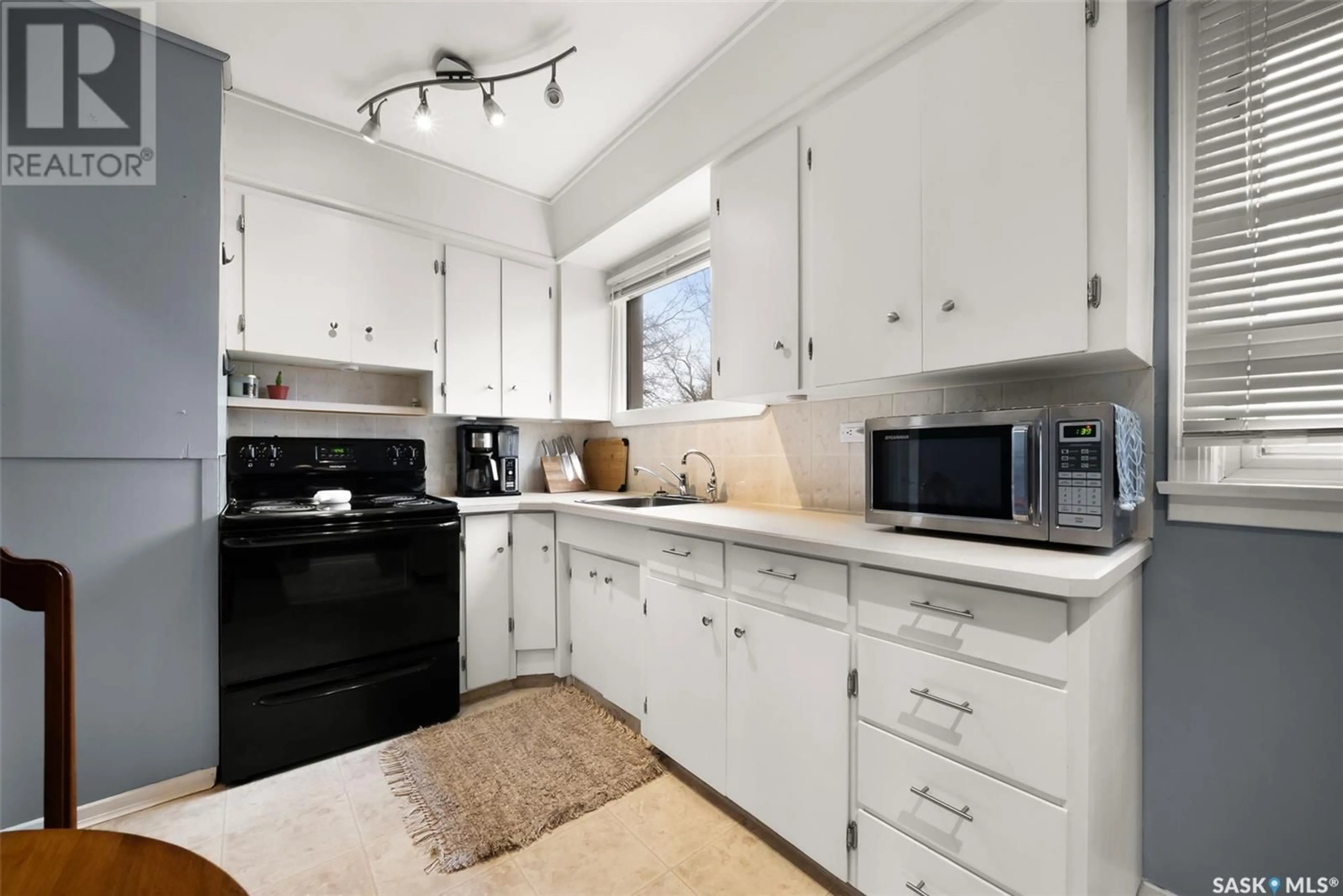 Standard kitchen, ceramic/tile floor for 45 ELIZABETH CRESCENT, Regina Saskatchewan S4T5W3