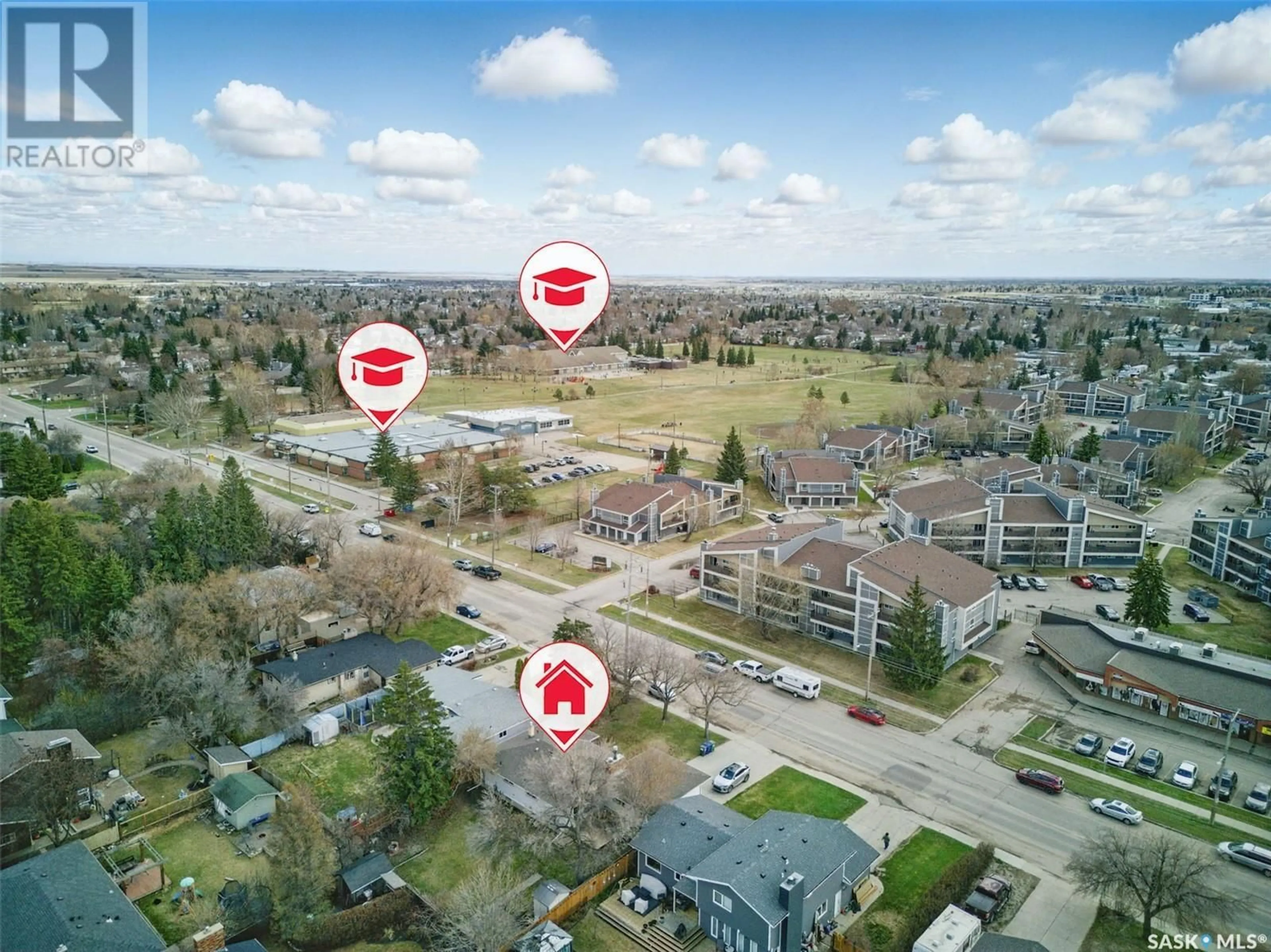 A pic from outside/outdoor area/front of a property/back of a property/a pic from drone, street for 422 115TH STREET, Saskatoon Saskatchewan S7N2E6