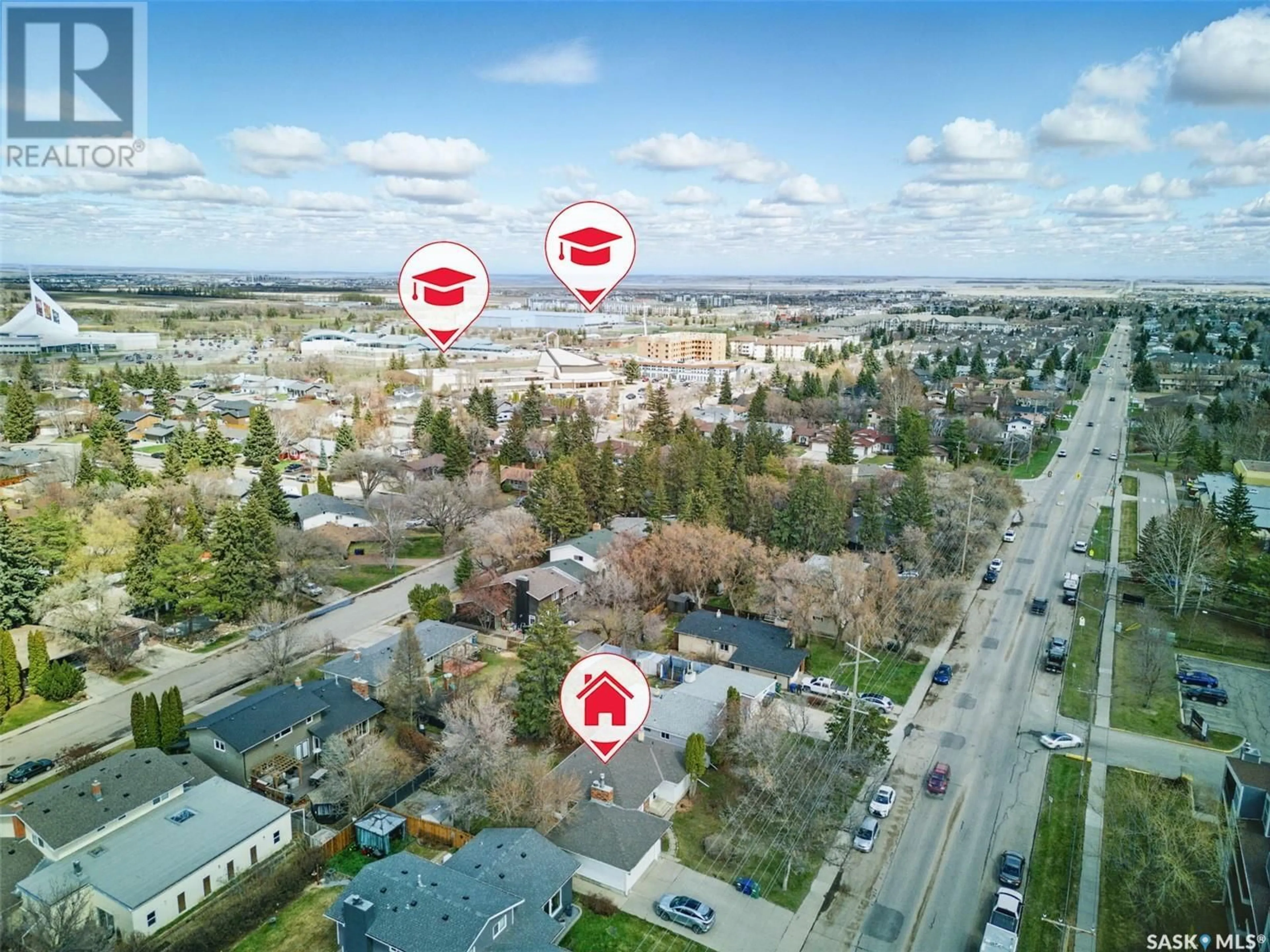 A pic from outside/outdoor area/front of a property/back of a property/a pic from drone, street for 422 115TH STREET, Saskatoon Saskatchewan S7N2E6