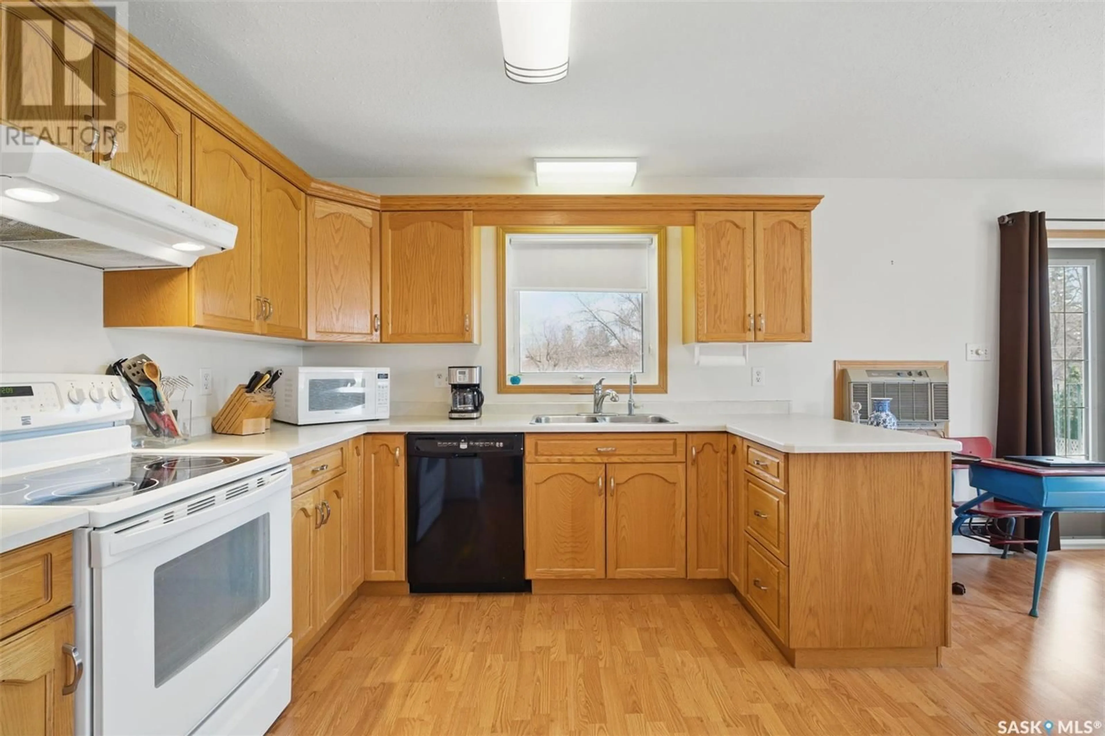 Standard kitchen, unknown for E - 6 105 6TH AVENUE, Watrous Saskatchewan S0K4T0