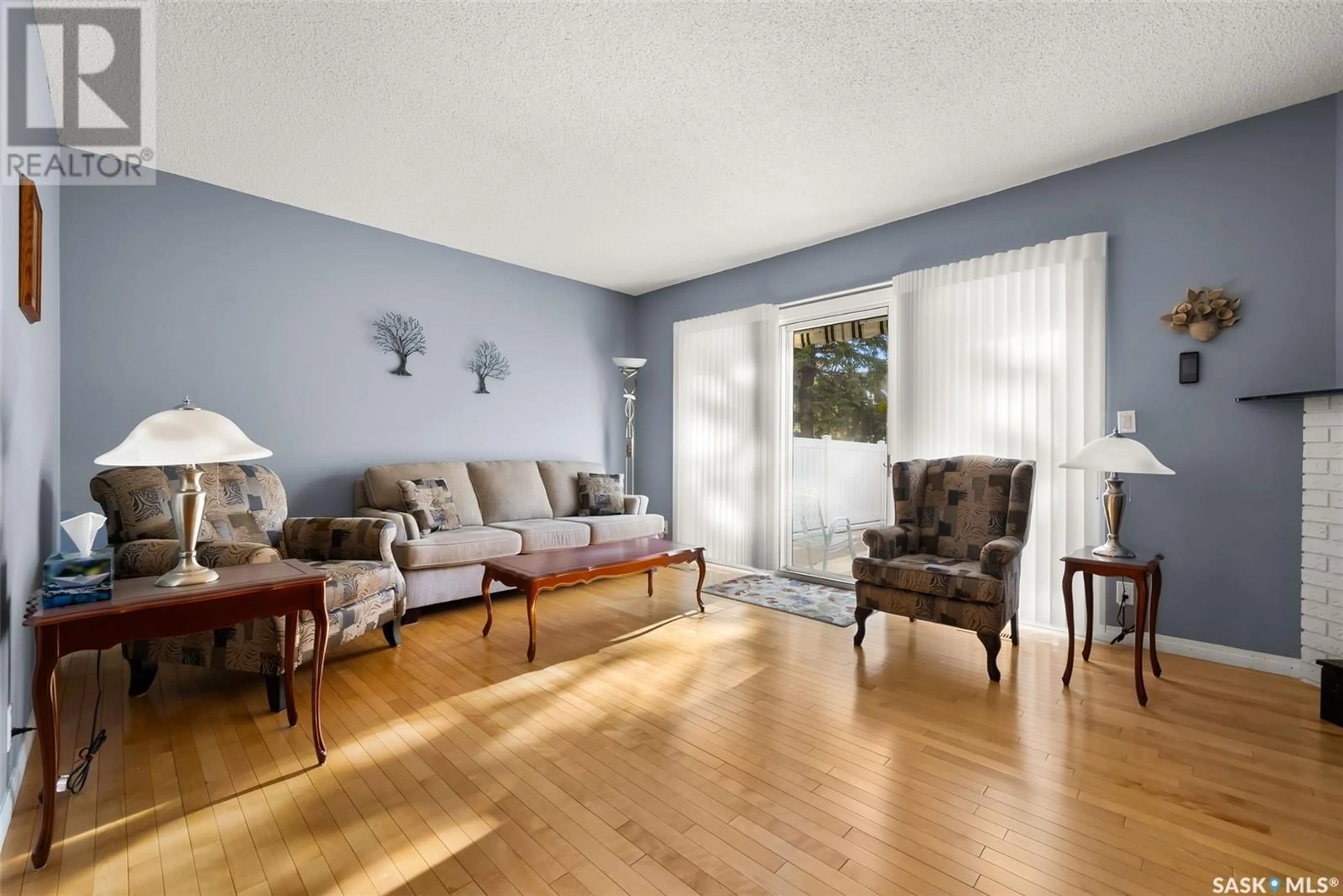Living room with furniture, wood/laminate floor for 222 PLAINSVIEW DRIVE, Regina Saskatchewan S4S6N1