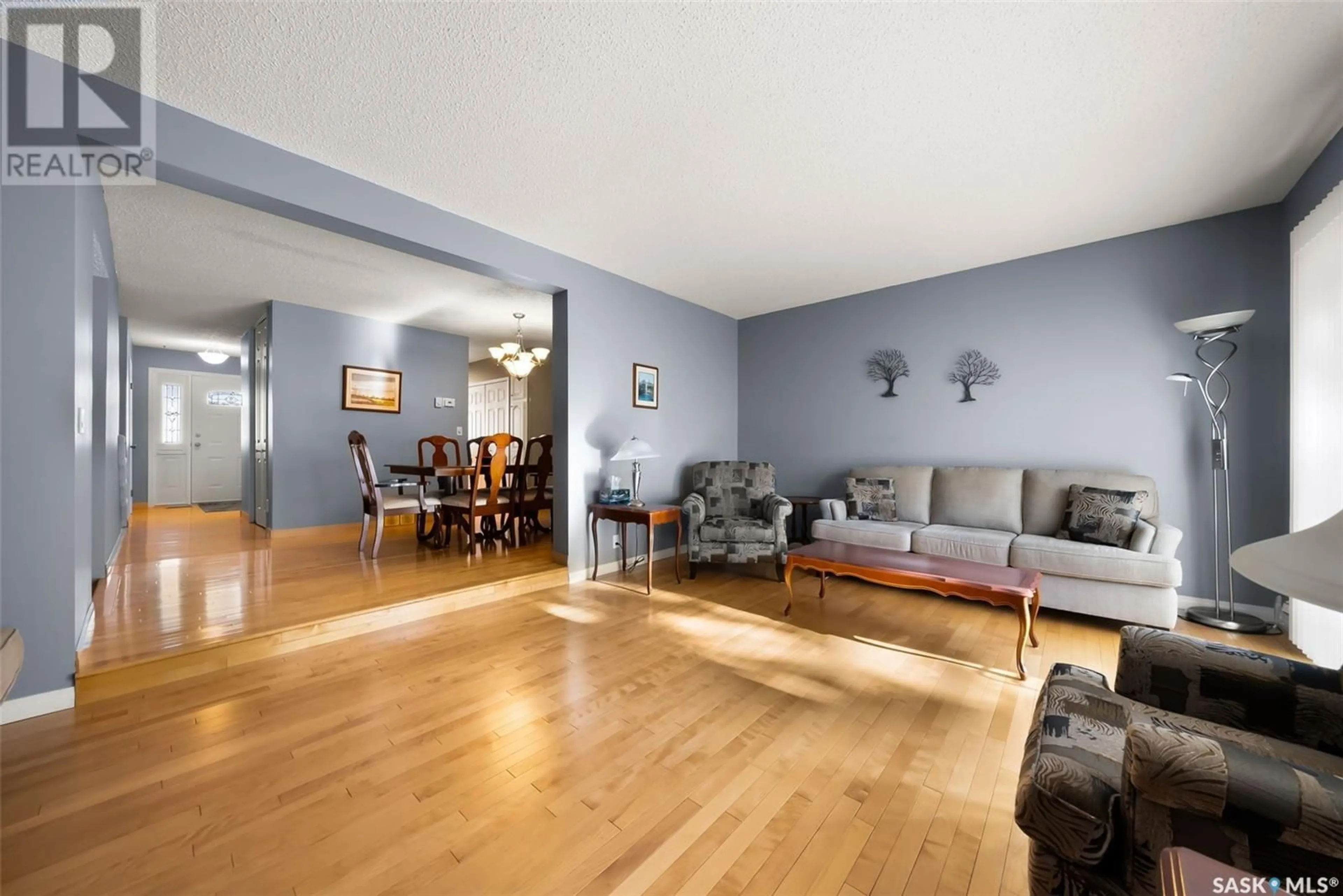 Living room with furniture, wood/laminate floor for 222 PLAINSVIEW DRIVE, Regina Saskatchewan S4S6N1
