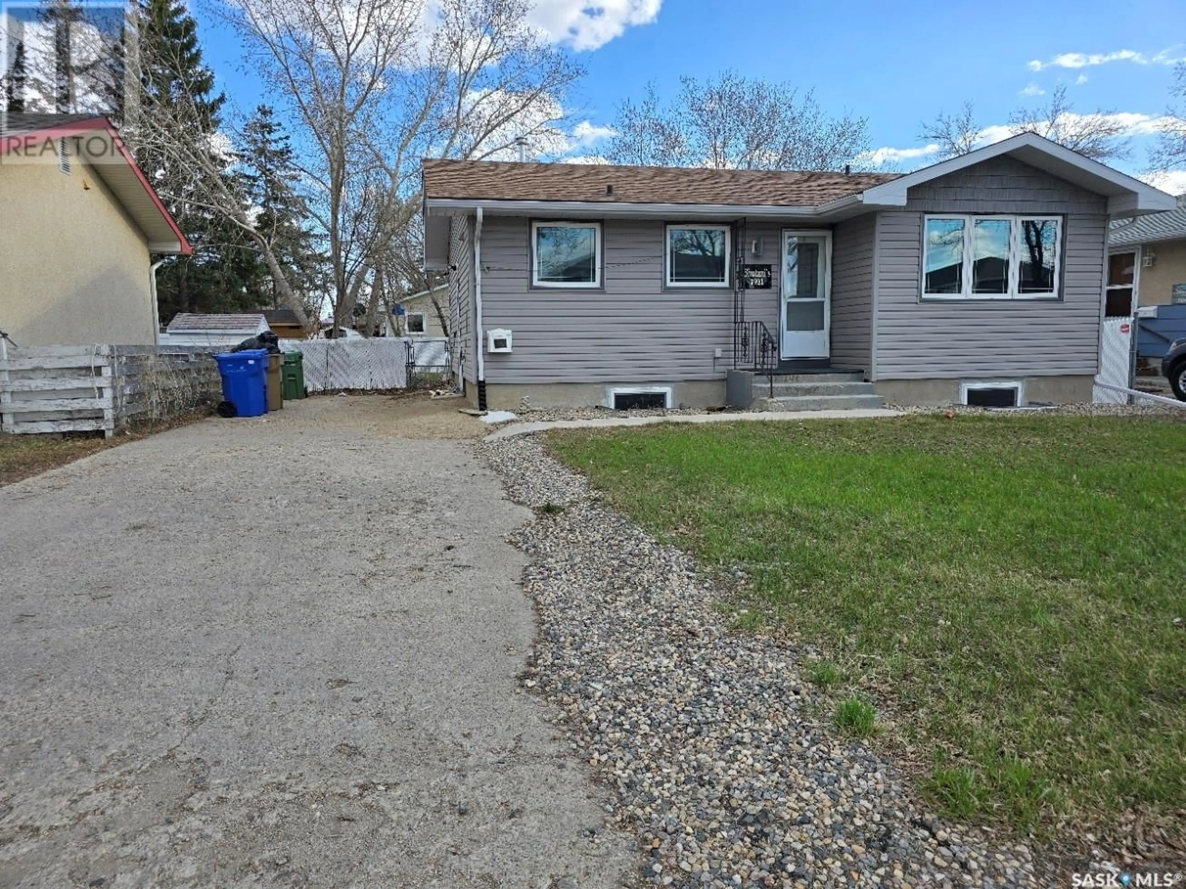 A pic from outside/outdoor area/front of a property/back of a property/a pic from drone, street for 1931 7TH AVENUE, Regina Saskatchewan S4N4M7