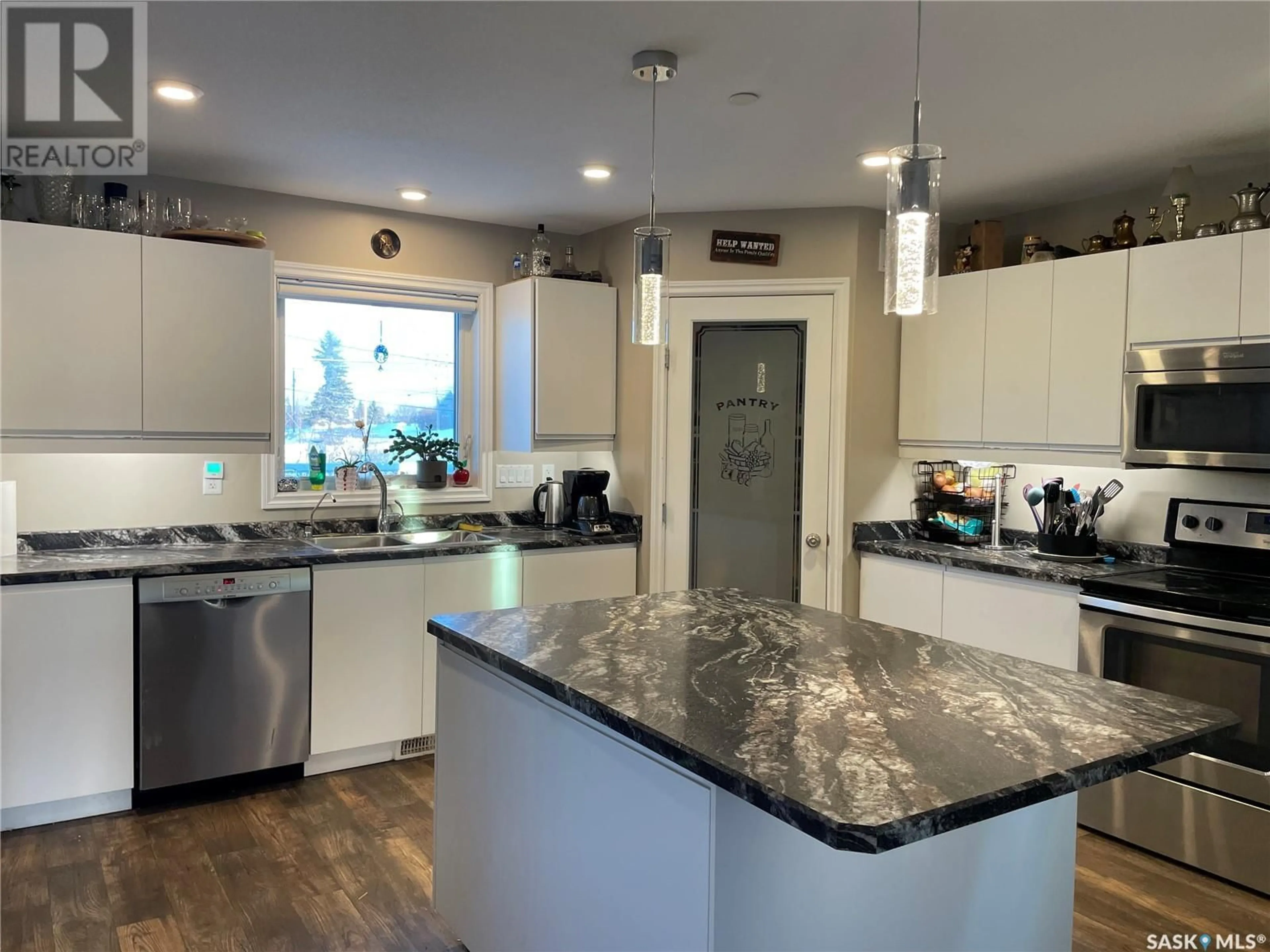 Open concept kitchen, unknown for 810 CENTRE STREET, Meadow Lake Saskatchewan S9X1G3
