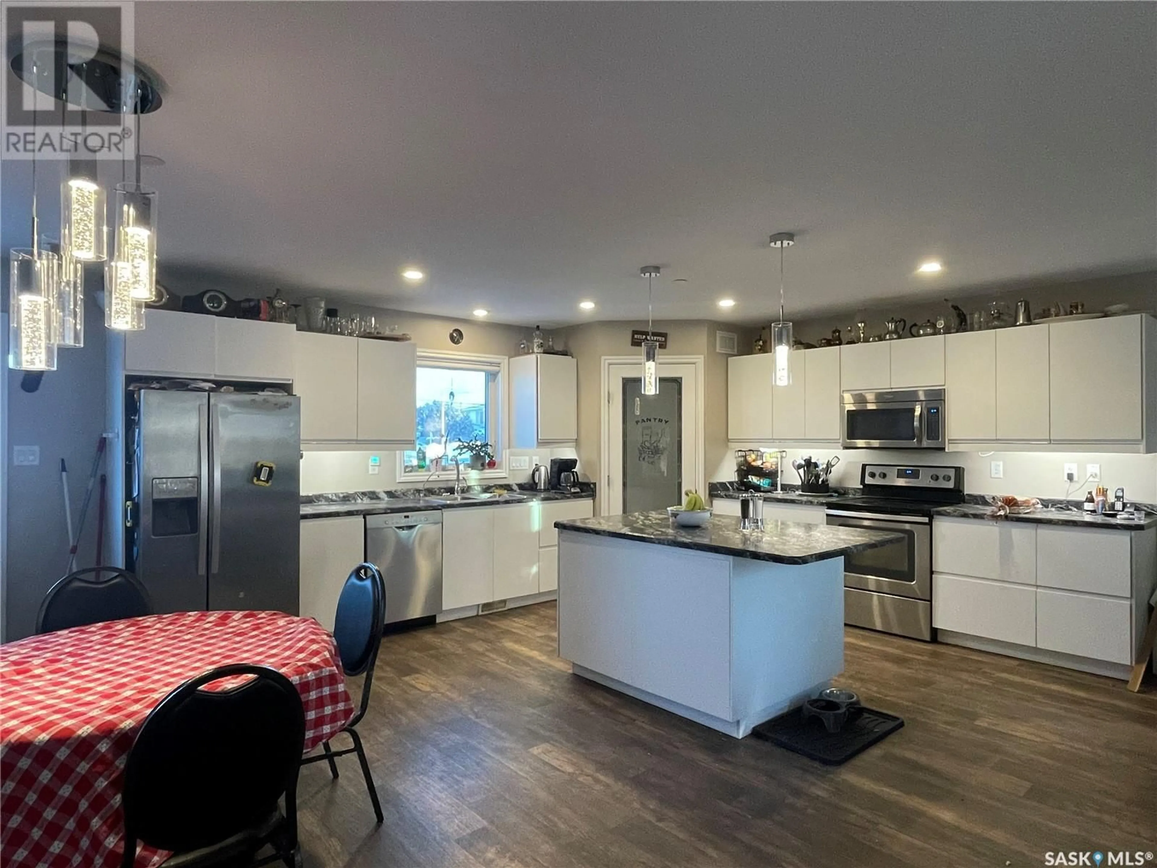 Open concept kitchen, unknown for 810 CENTRE STREET, Meadow Lake Saskatchewan S9X1G3