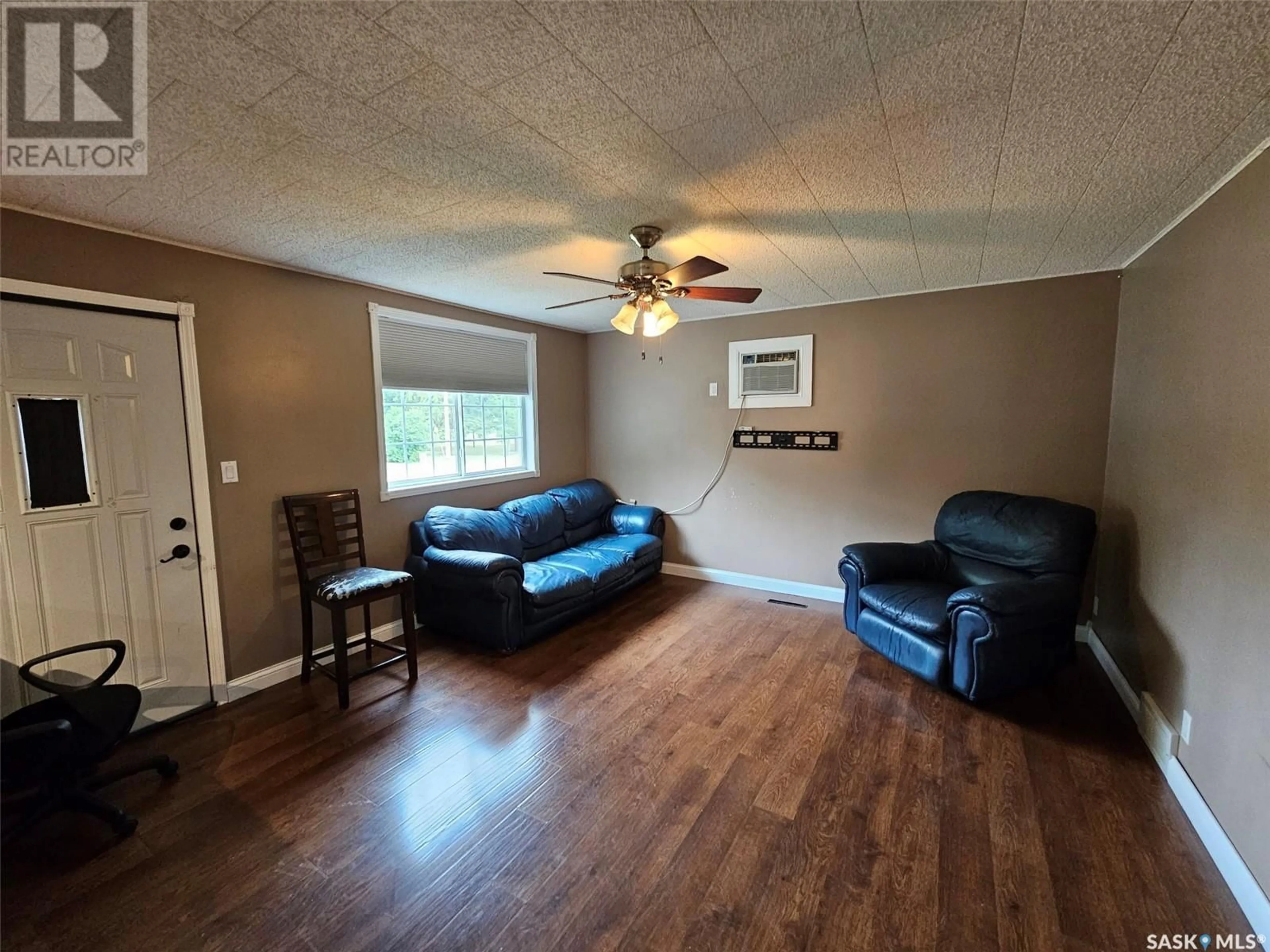 A pic of a room for 308 4TH STREET, Carlyle Saskatchewan S0C0R0