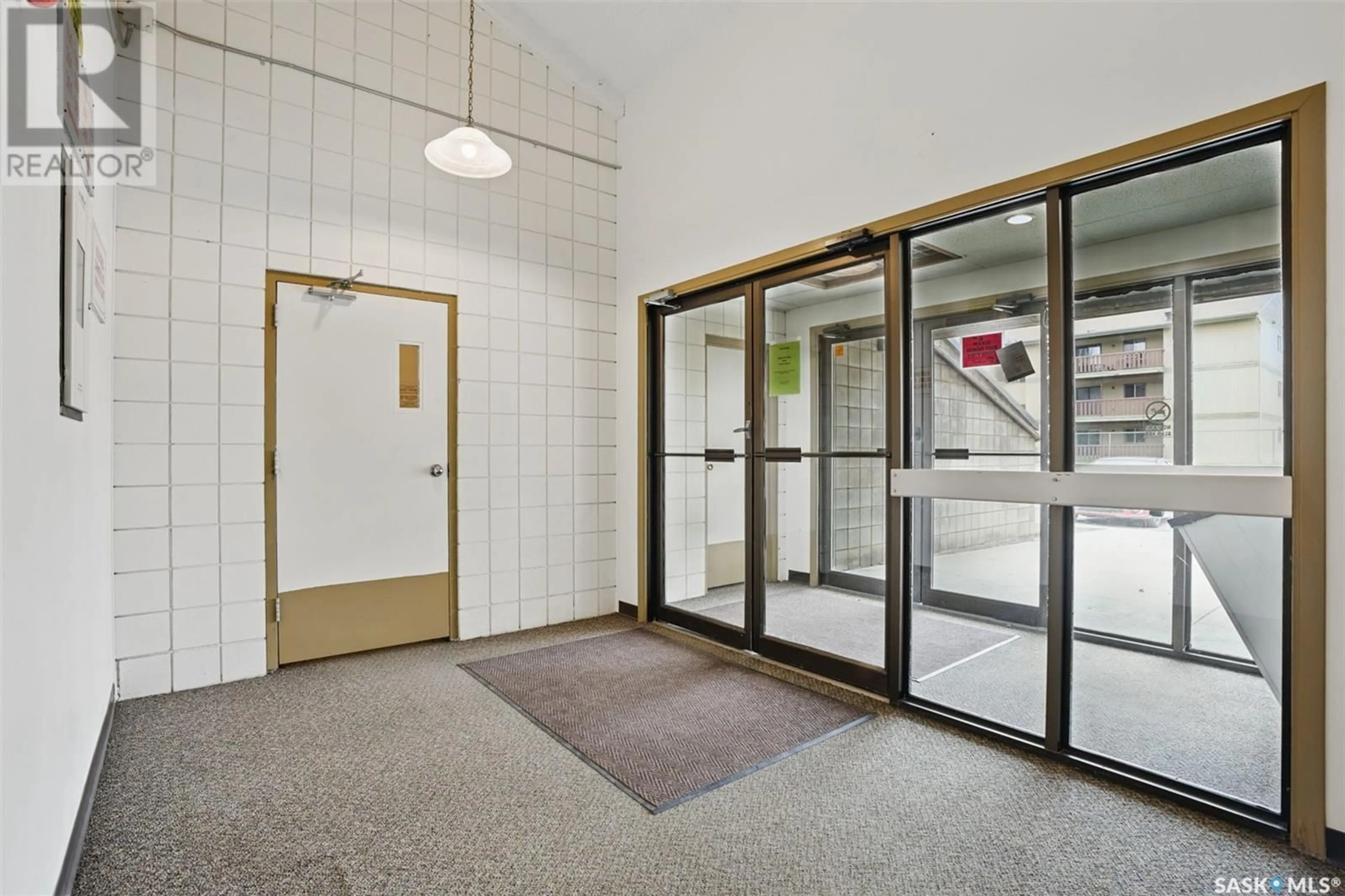 Indoor foyer for 115B - 4040 8TH STREET, Saskatoon Saskatchewan S7H5L4