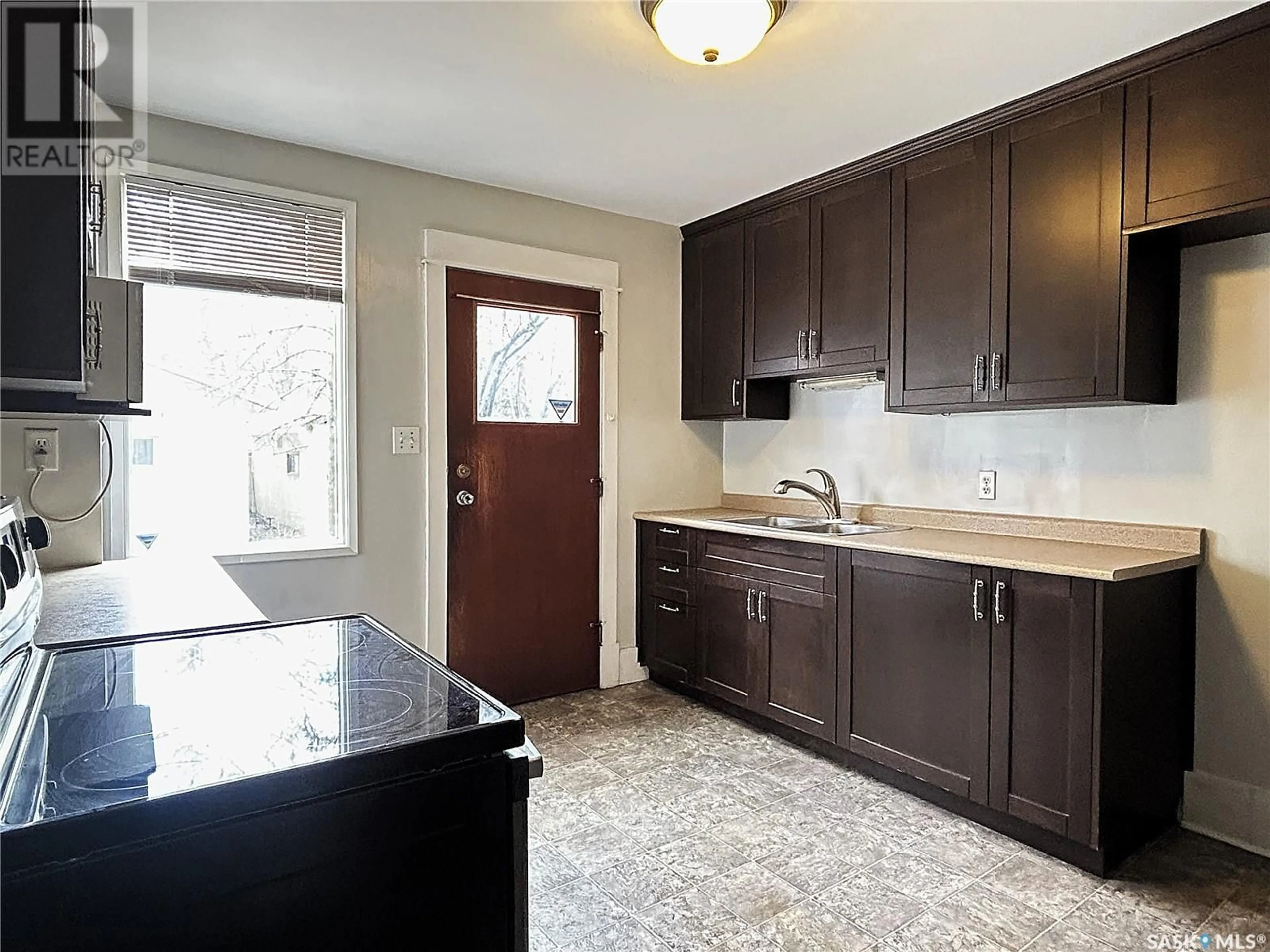 Standard kitchen, unknown for 234 8TH STREET, Saskatoon Saskatchewan S7H0P3