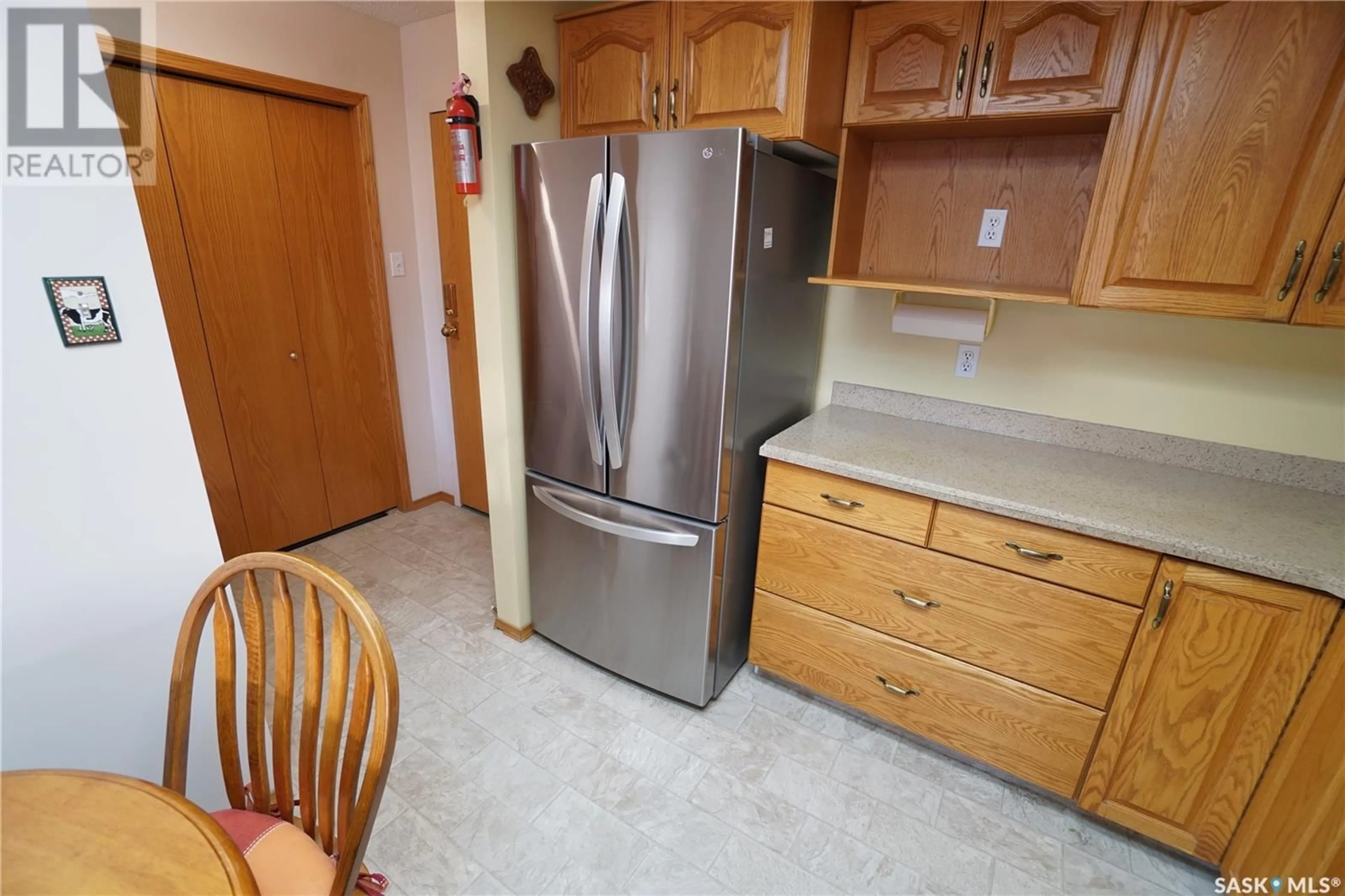 Standard kitchen, unknown for 206 - 4025 HILL AVENUE, Regina Saskatchewan S4S0X7