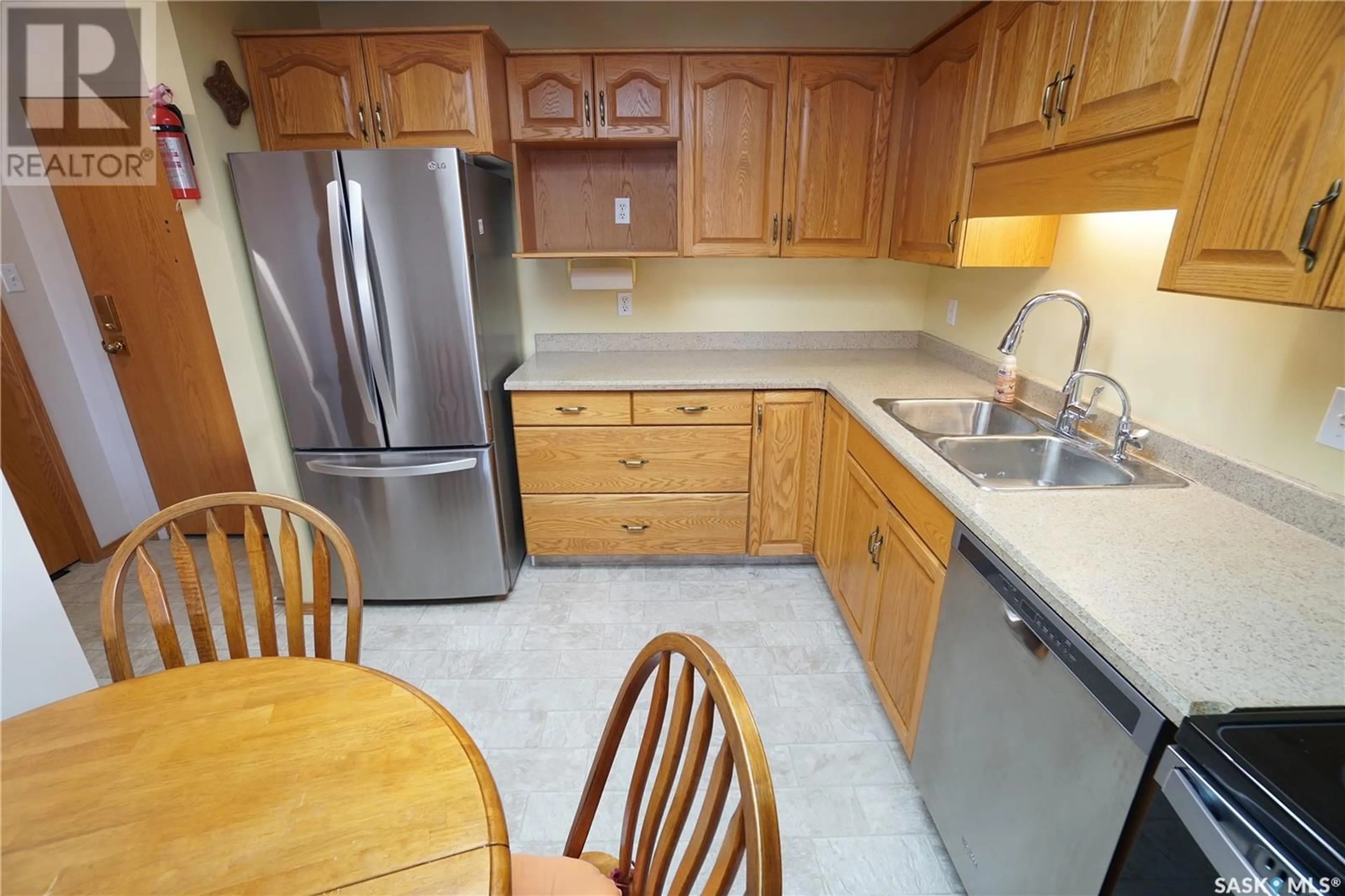Standard kitchen, unknown for 206 - 4025 HILL AVENUE, Regina Saskatchewan S4S0X7