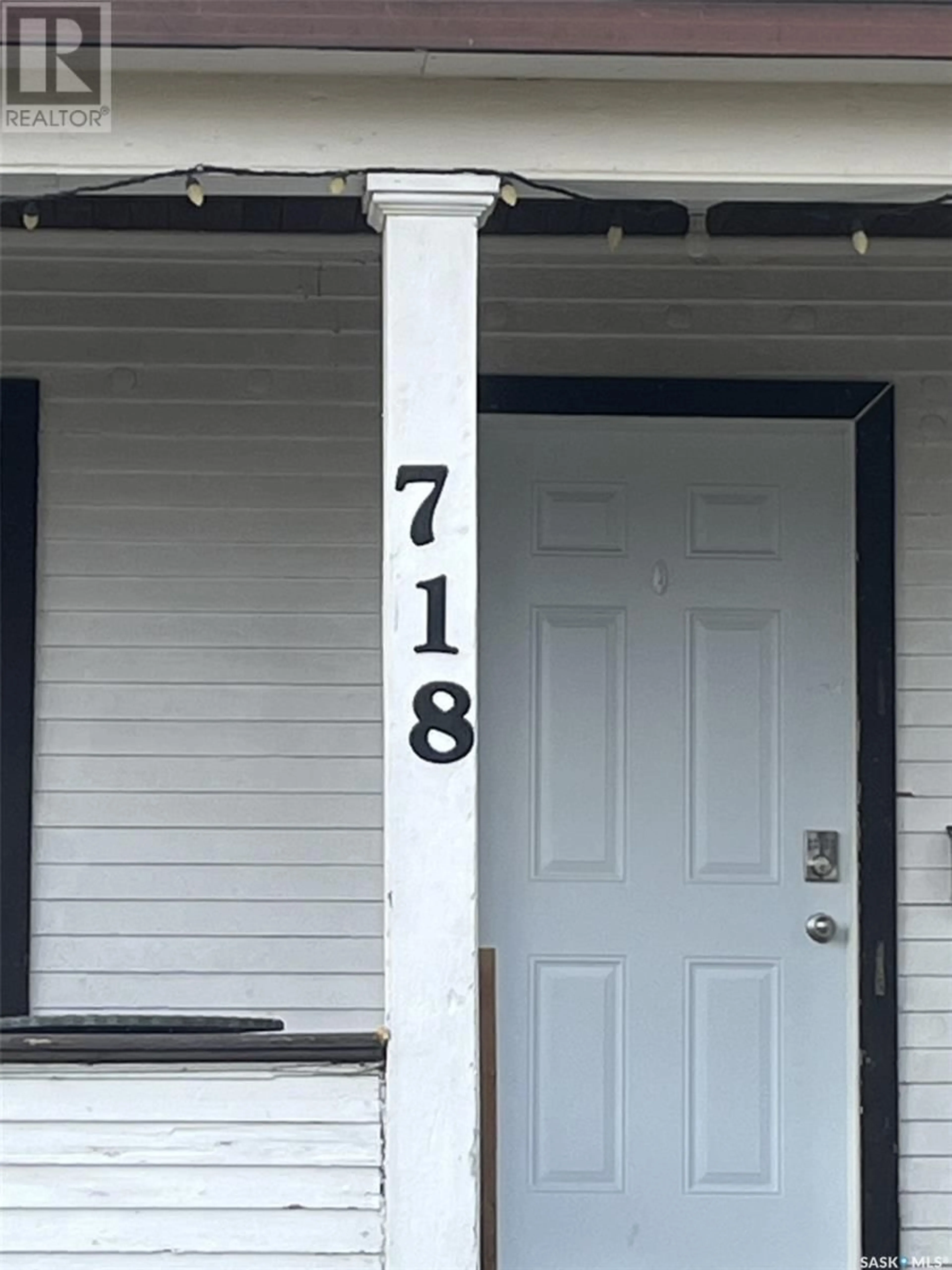 Home with vinyl exterior material, street for 718 ATHABASCA STREET E, Moose Jaw Saskatchewan S6H0M5