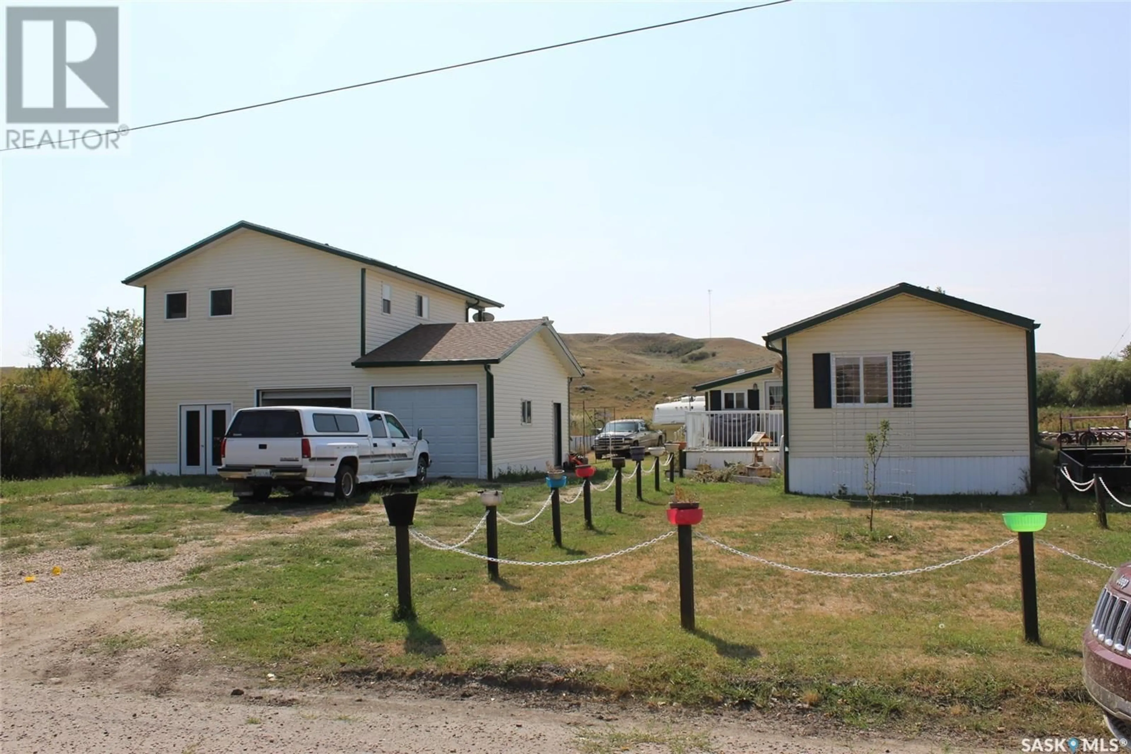A pic from outside/outdoor area/front of a property/back of a property/a pic from drone, unknown for 714 RAILWAY STREET, Eastend Saskatchewan S0N0T0
