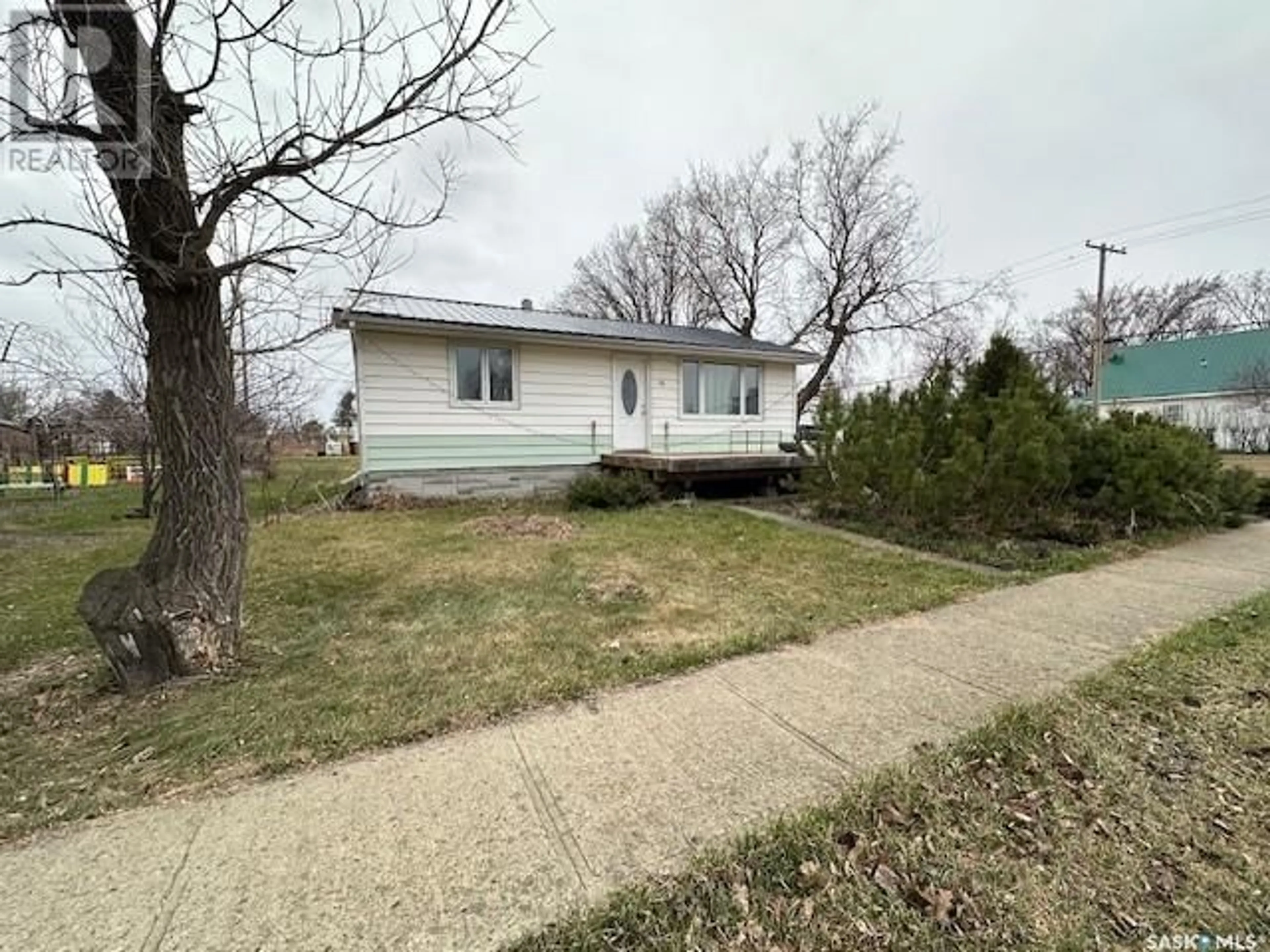 A pic from outside/outdoor area/front of a property/back of a property/a pic from drone, street for 16 MCCULLOCH STREET, Fillmore Saskatchewan S0G1N0
