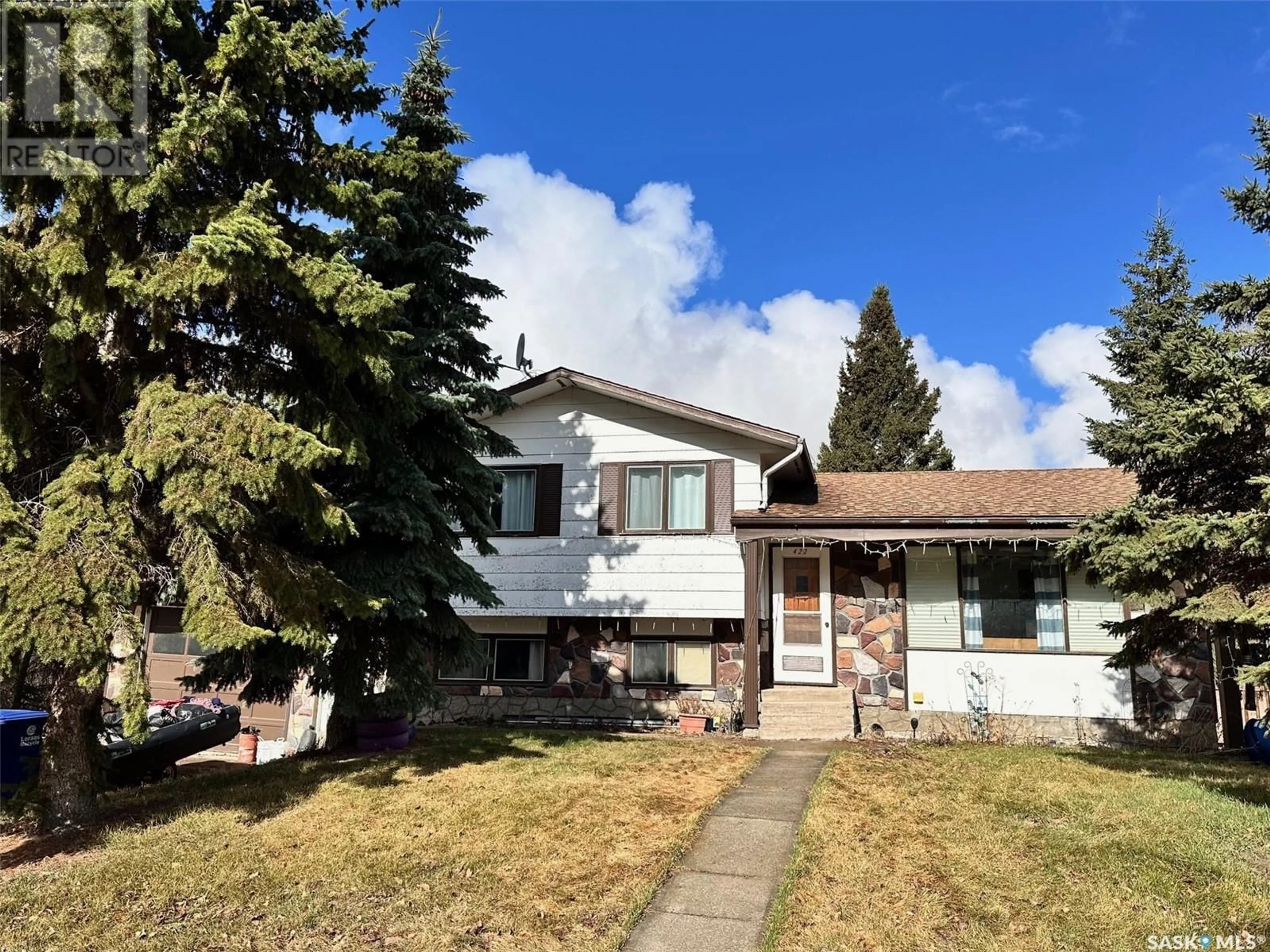 Home with vinyl exterior material, street for 422 1ST STREET, Spiritwood Saskatchewan S0J2M0