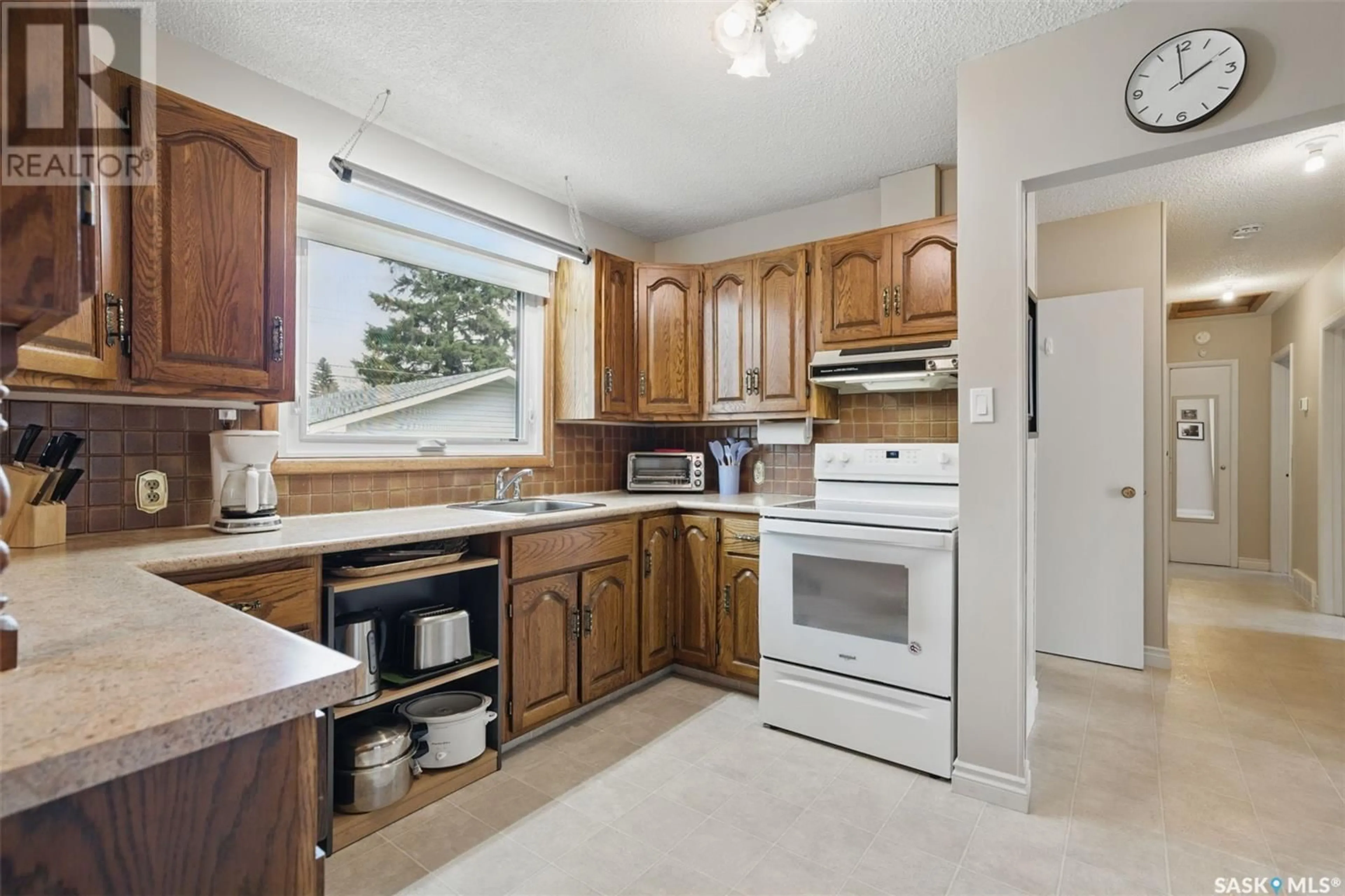 Standard kitchen, unknown for 34 BELL CRESCENT, Saskatoon Saskatchewan S7J2W3