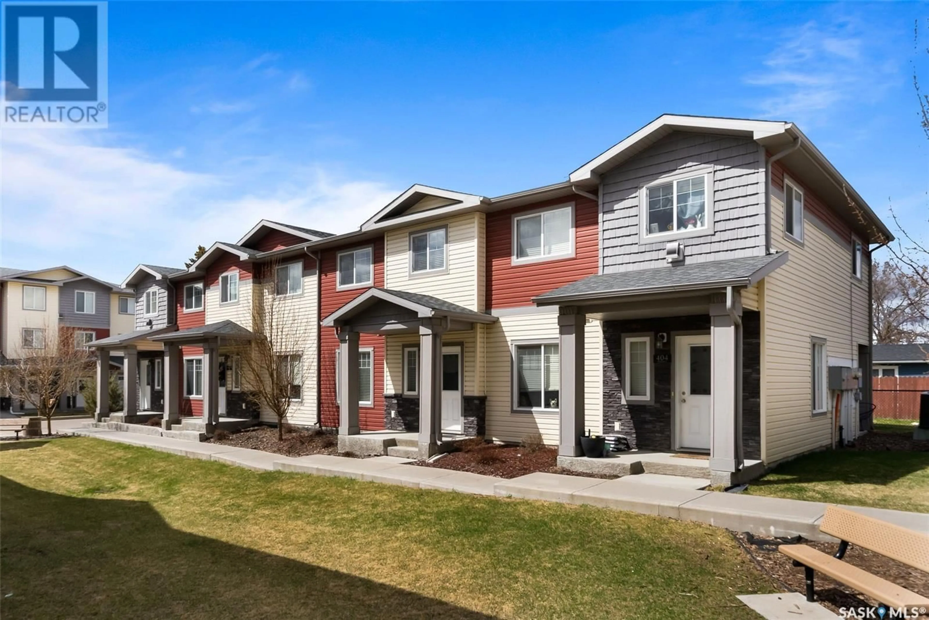 Home with vinyl exterior material, street for 401 - 3440 AVONHURST DRIVE, Regina Saskatchewan S4R2E1