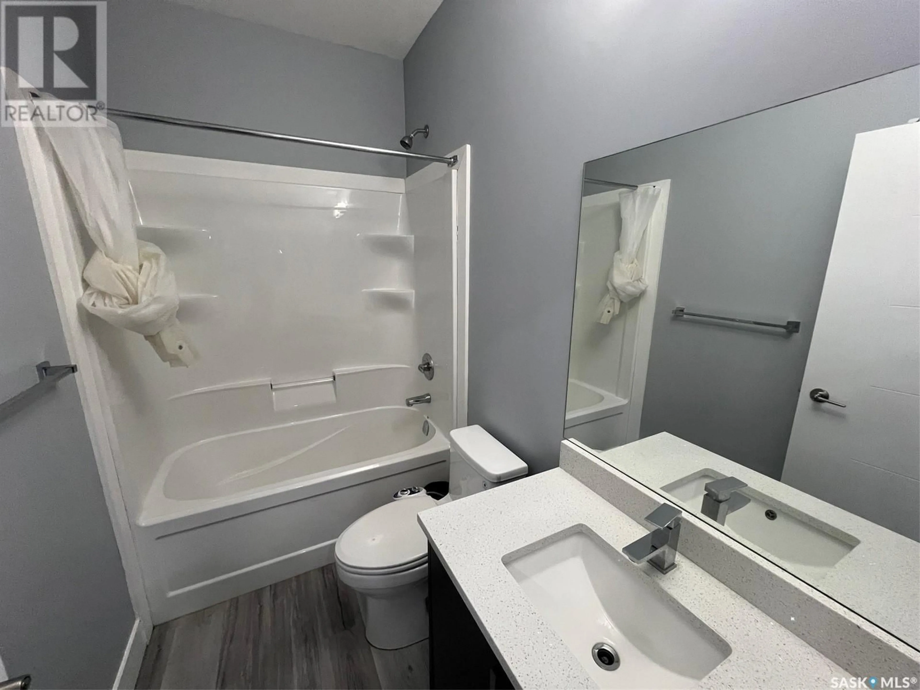 Standard bathroom, unknown for 5703 GLIDE CRESCENT, Regina Saskatchewan S4W0P2