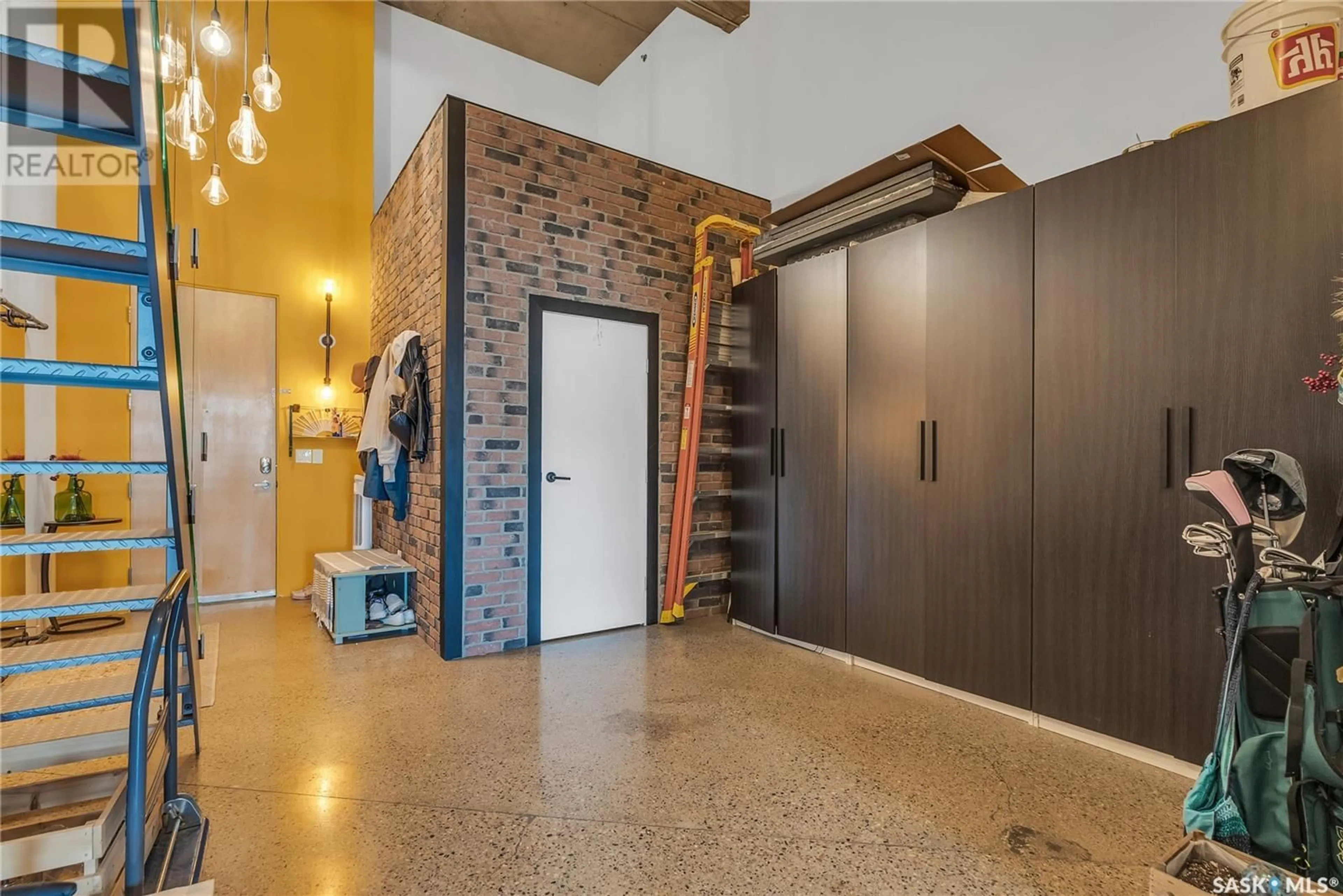 Indoor entryway for E - 223 120 23RD STREET, Saskatoon Saskatchewan S7K0K8