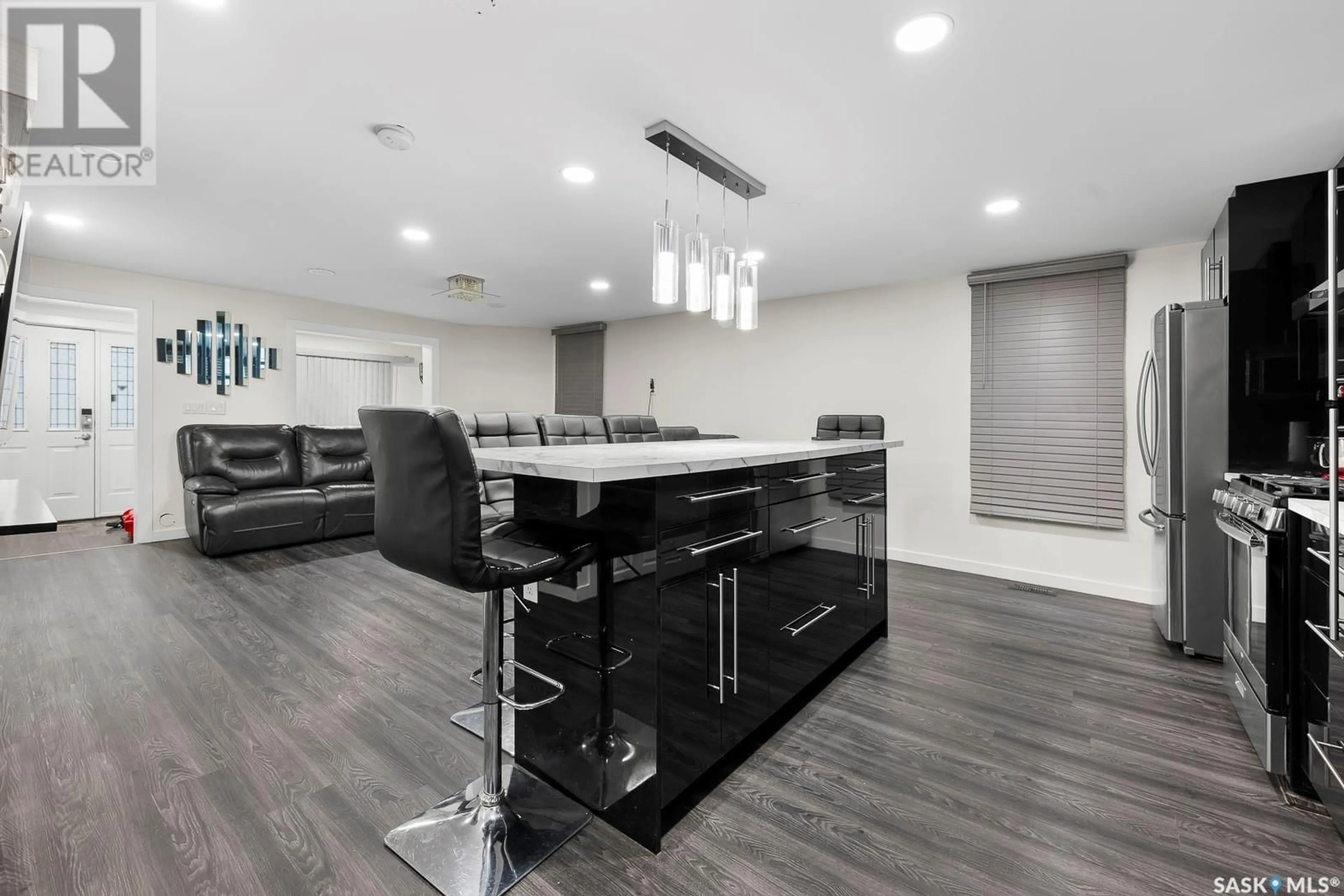 Open concept kitchen, unknown for 1131 VICTORIA AVENUE, Regina Saskatchewan S4P0N8