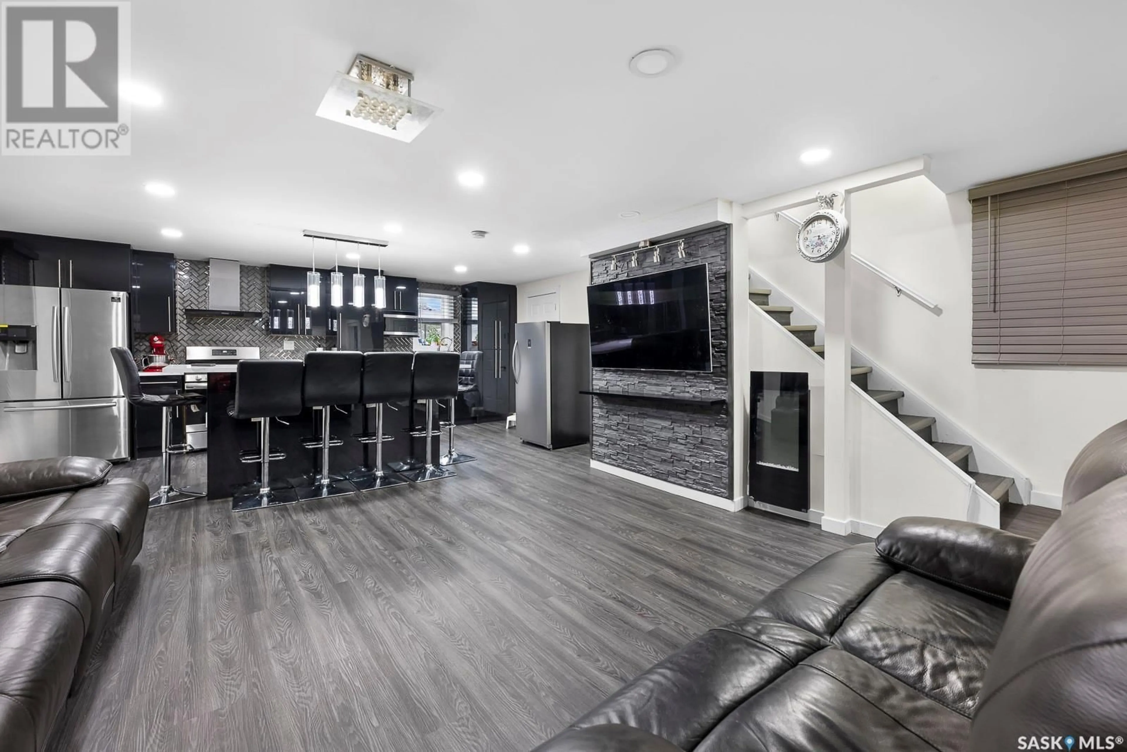 Home theater for 1131 VICTORIA AVENUE, Regina Saskatchewan S4P0N8