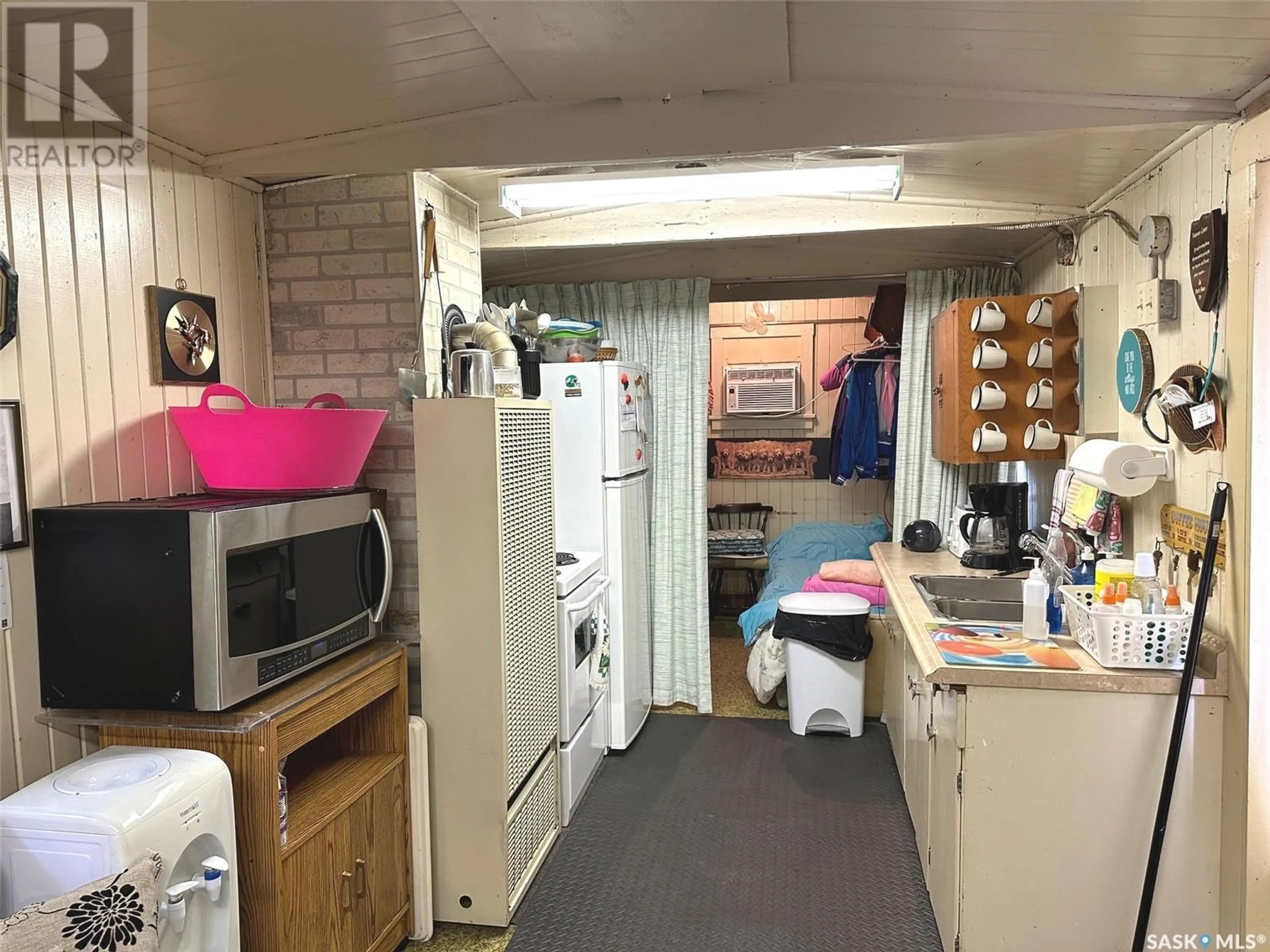 Standard kitchen, unknown for 336 BRENTON STREET, Katepwa Beach Saskatchewan S0G2Y0