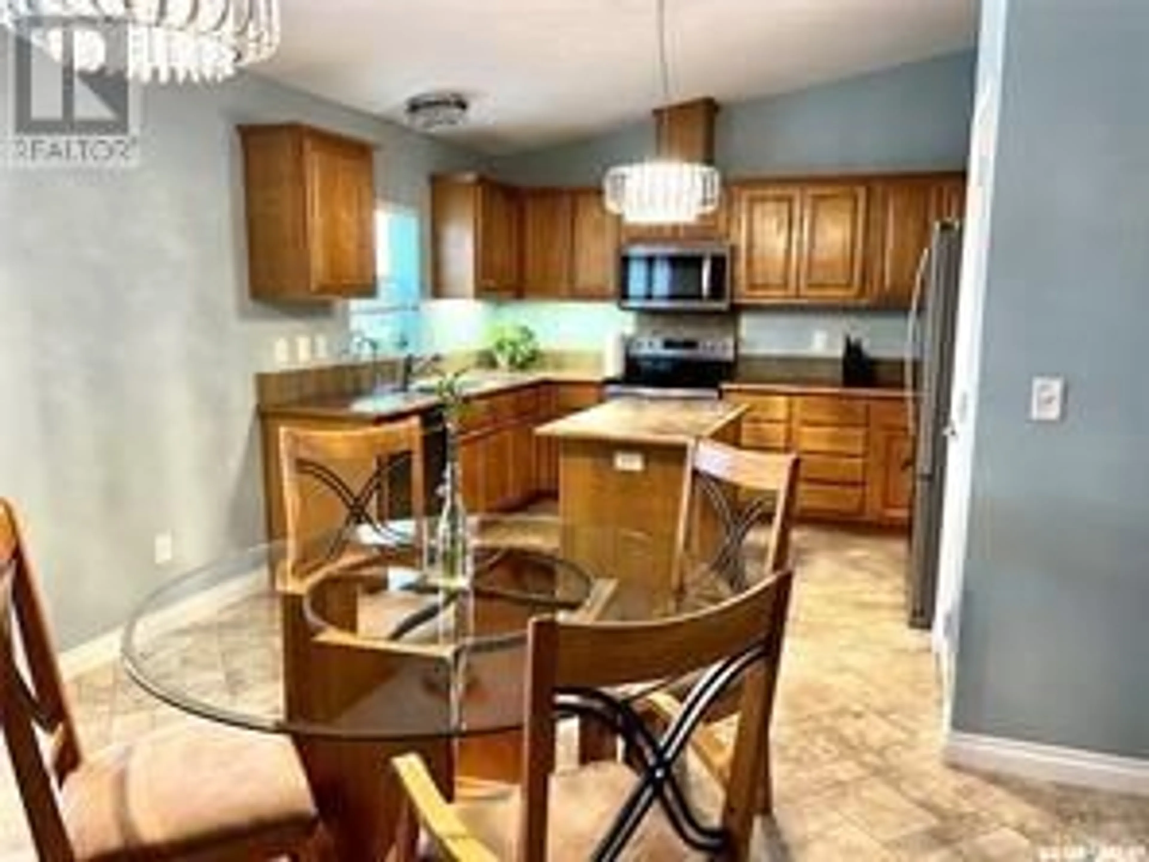 Open concept kitchen, unknown for 90 PRAIRIE SUN COURT, Swift Current Saskatchewan S9H3X6