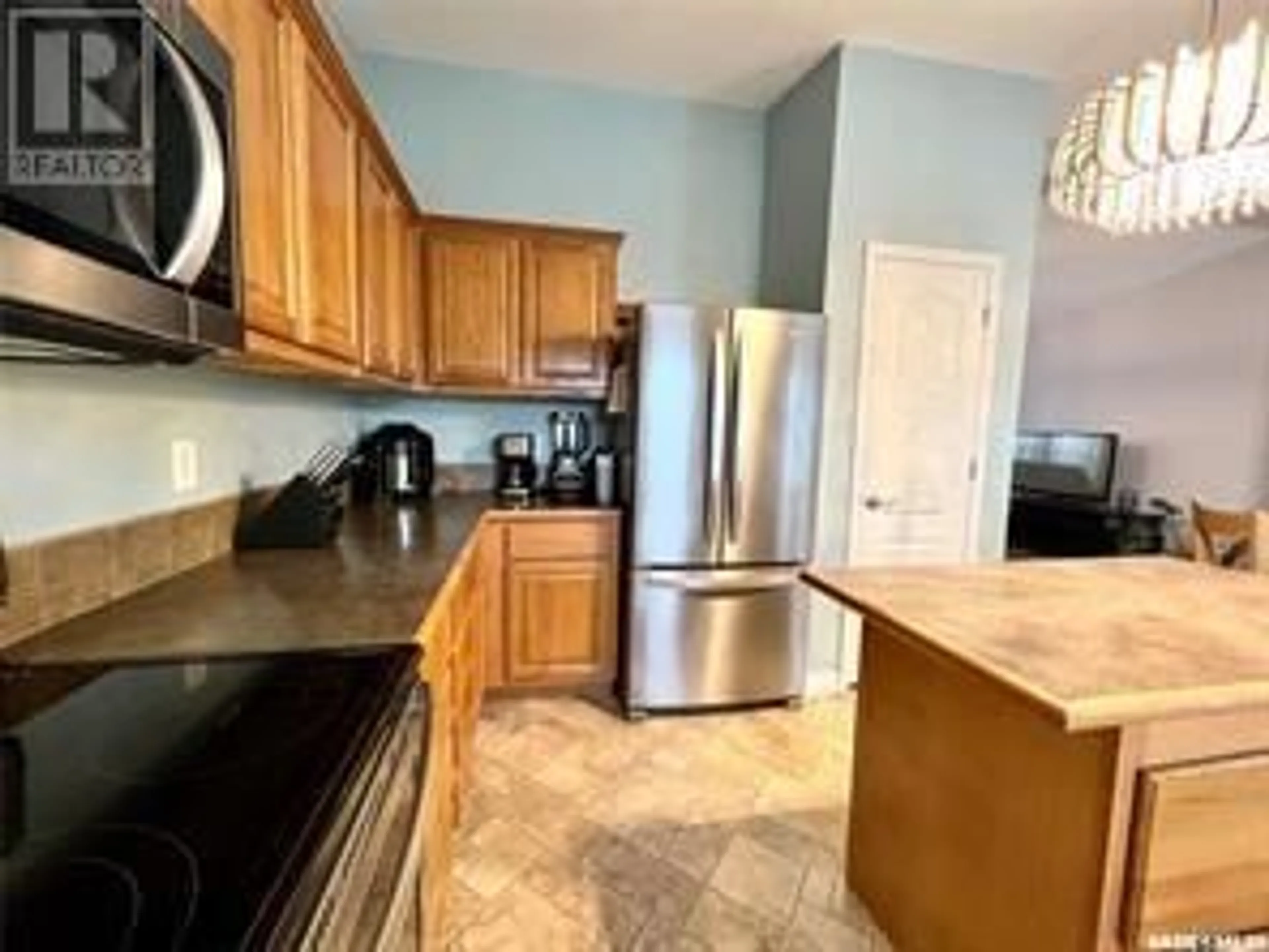 Standard kitchen, ceramic/tile floor for 90 PRAIRIE SUN COURT, Swift Current Saskatchewan S9H3X6