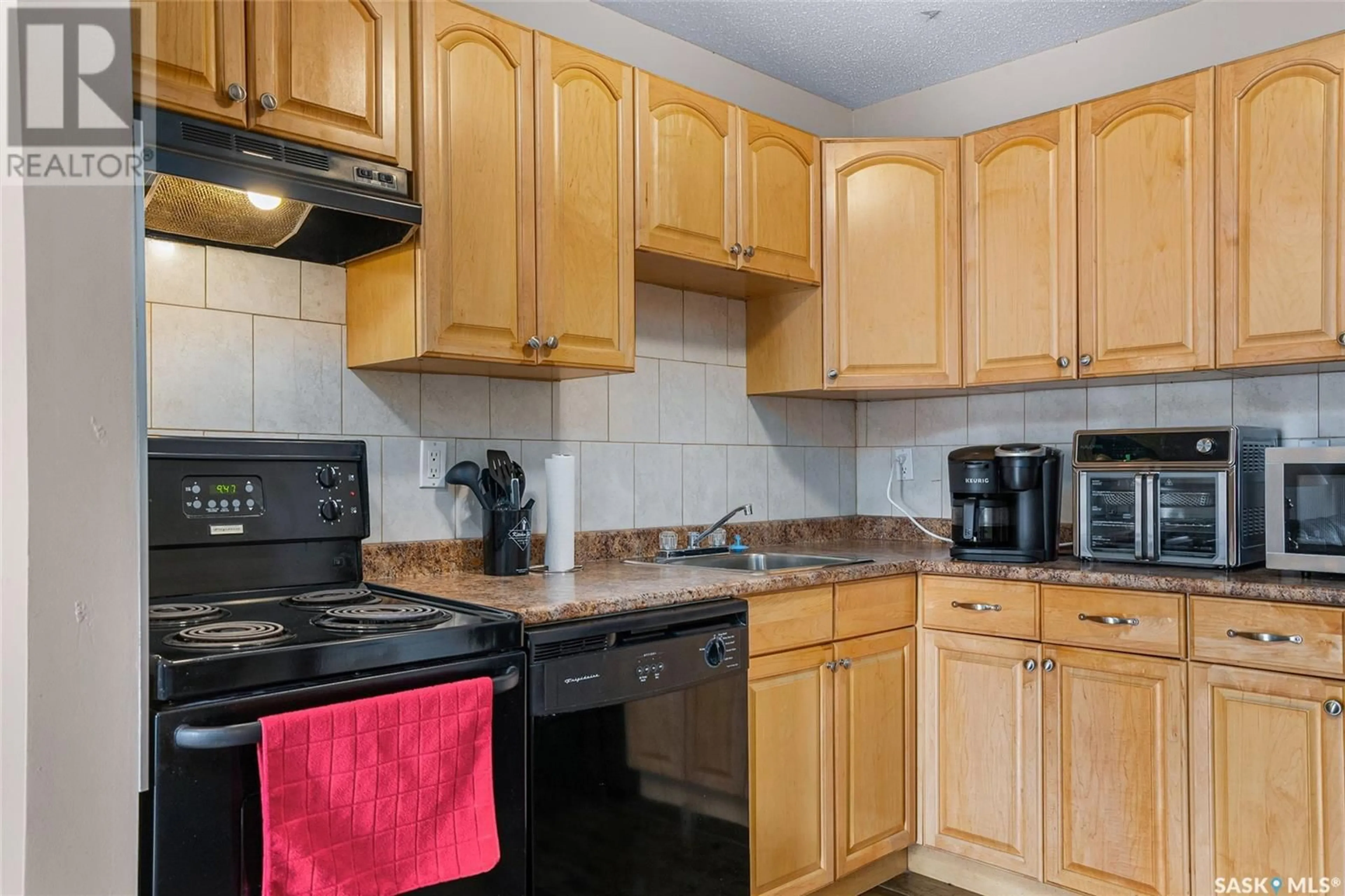 Standard kitchen, unknown for 304 - 522 X AVENUE, Saskatoon Saskatchewan S7M4X9