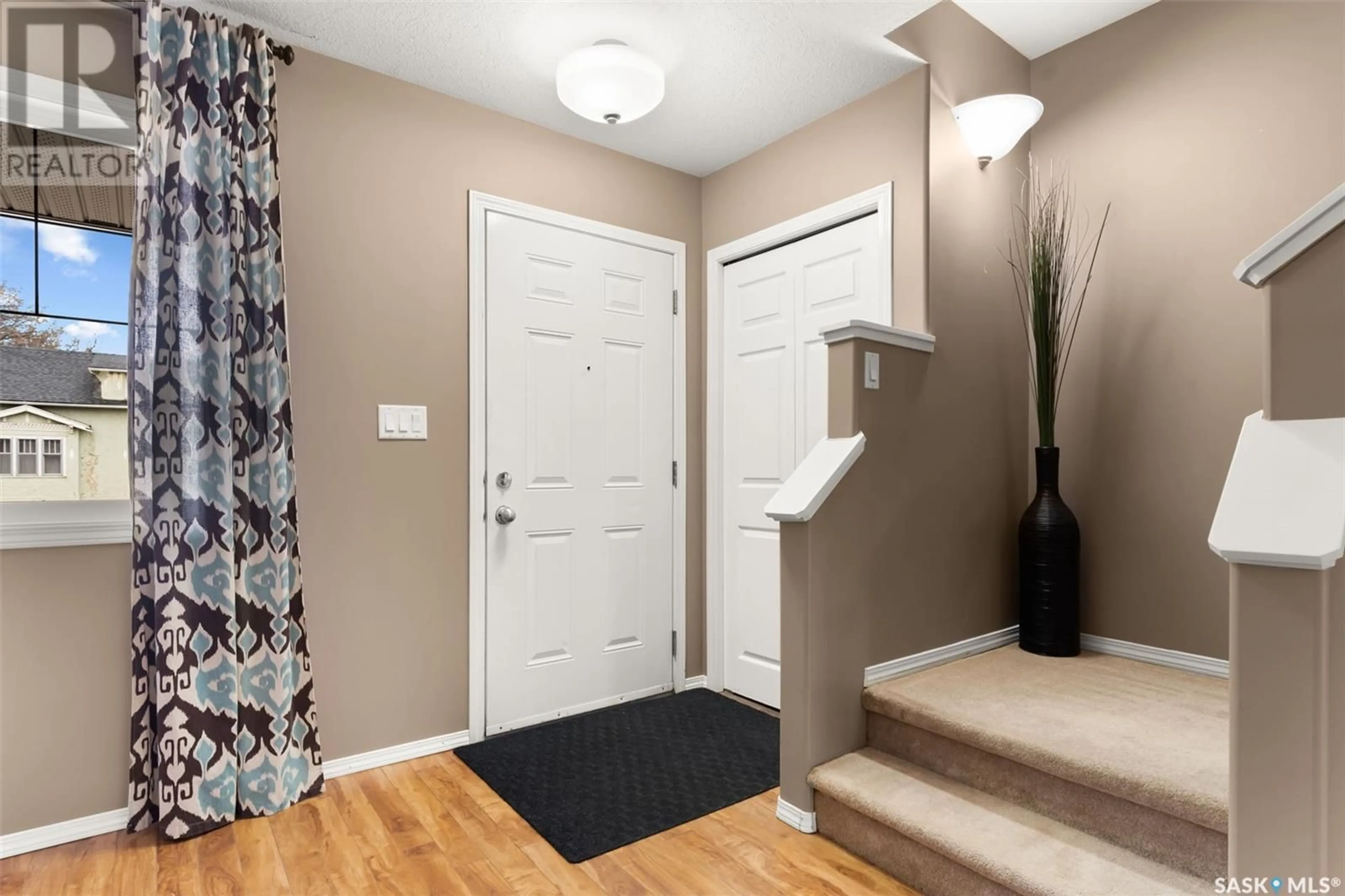Indoor entryway for 1204 14TH AVENUE, Regina Saskatchewan S4P0B8