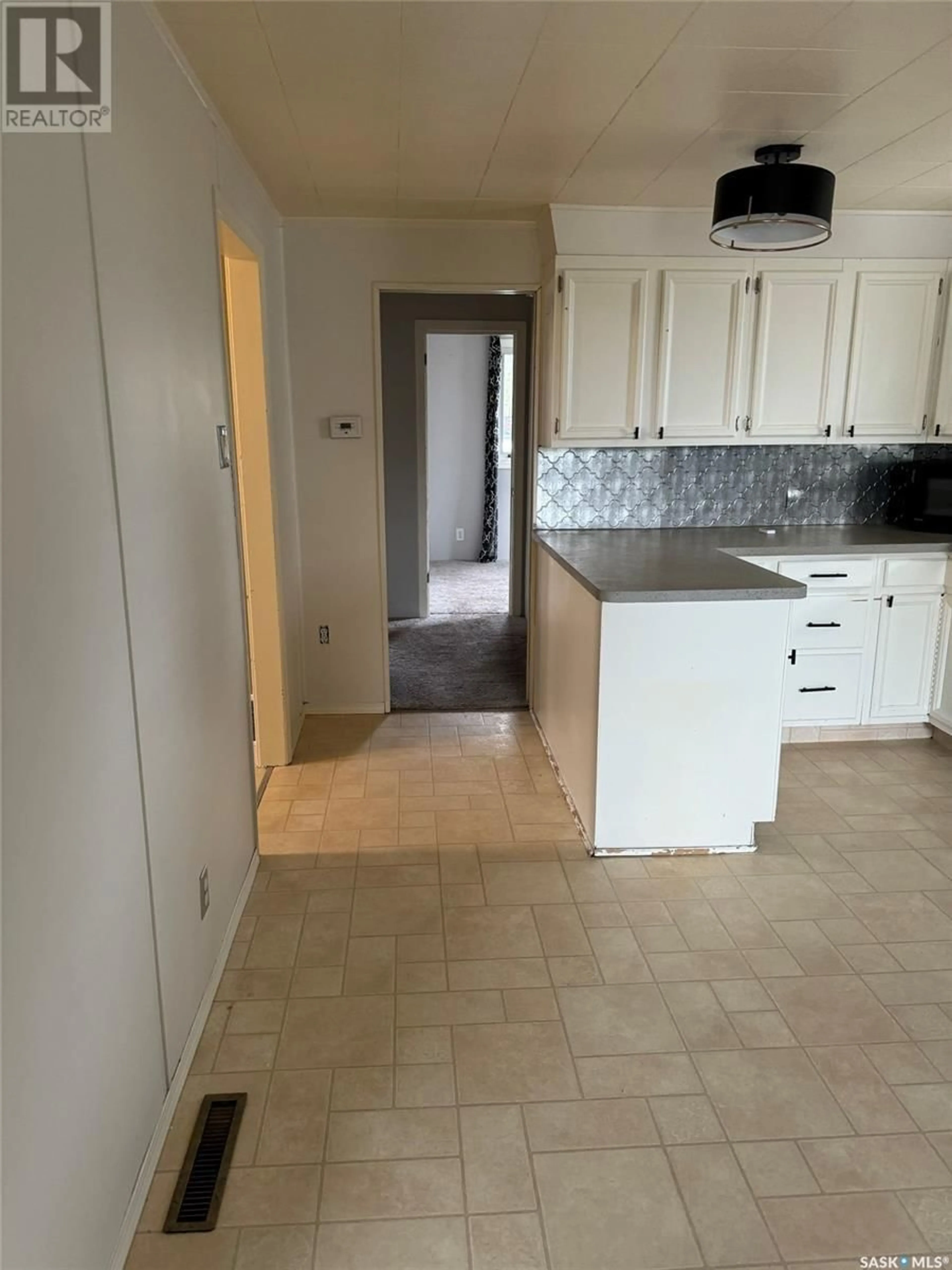 Unknown for 4567 PRICE AVENUE, Gull Lake Saskatchewan S0N1A0